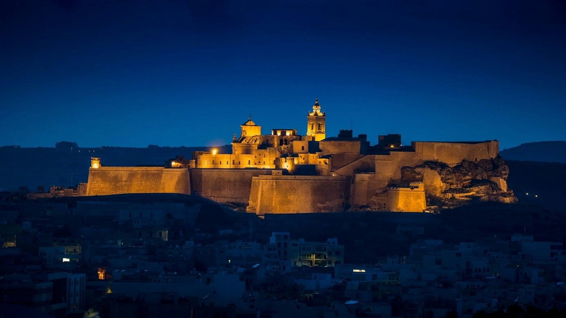 Atemberaubender Anblick bei Nacht: Die Cittadella der Hauptstadt Victoria. Foto: Visit Gozo