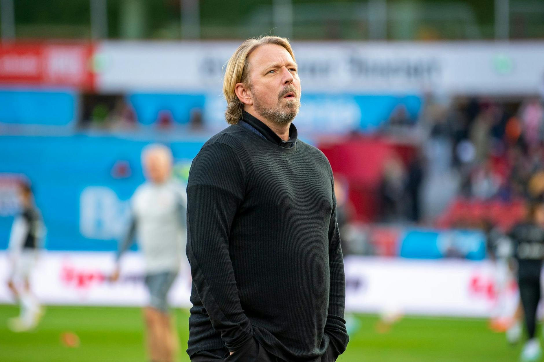 ARCHIV - Der VfB Stuttgart trennt sich von Sportdirektor Sven Mislintat.