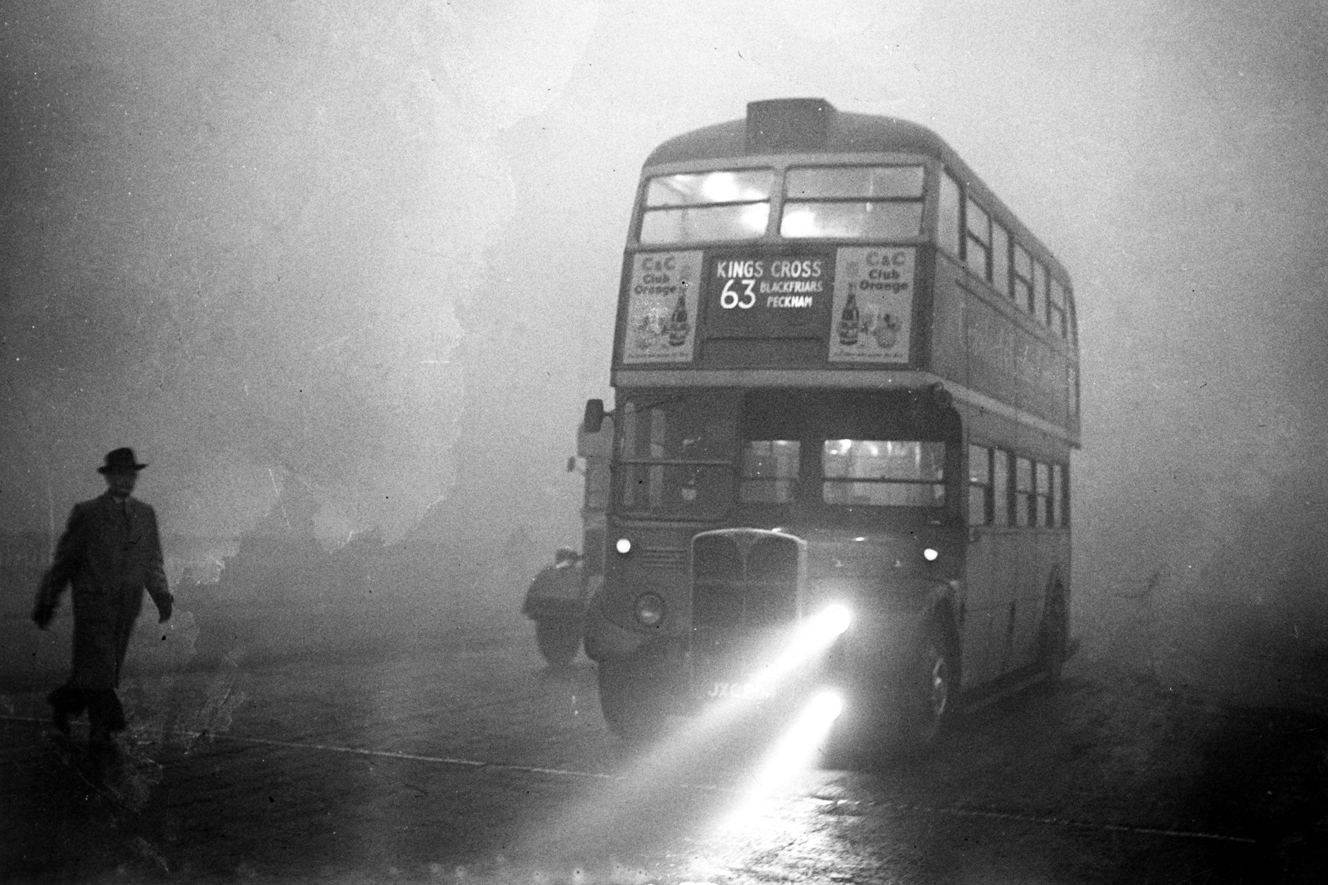 Im Dezember 1952 legt sich fünf Tage lang eine schwere Dunstglocke aus Rauch und Nebel über die britische Hauptstadt.