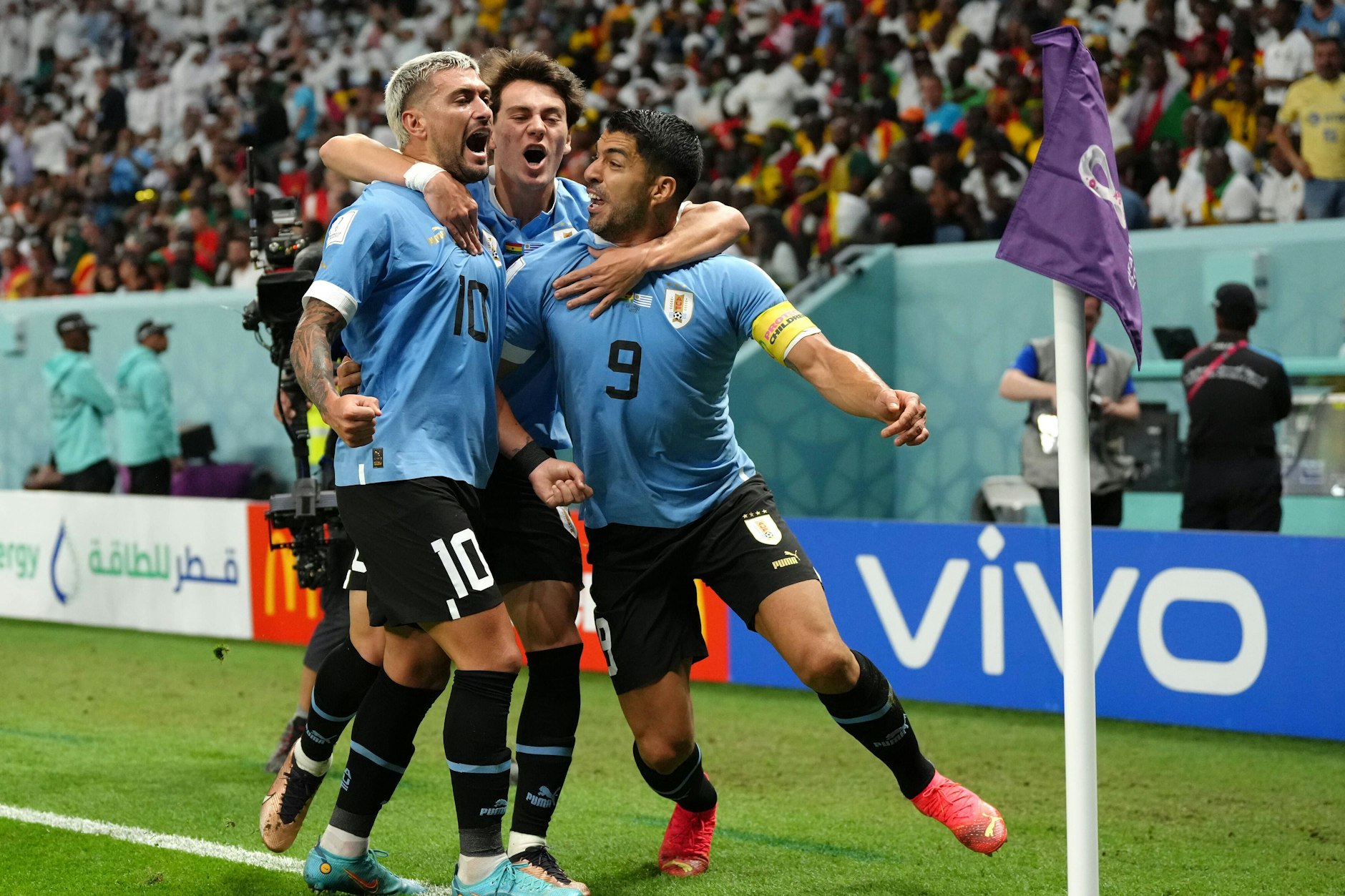 Giorgian de Arrascaeta (l.) führte Uruguay mit einem Doppelpack zum Sieg, doch der reichte nicht. 