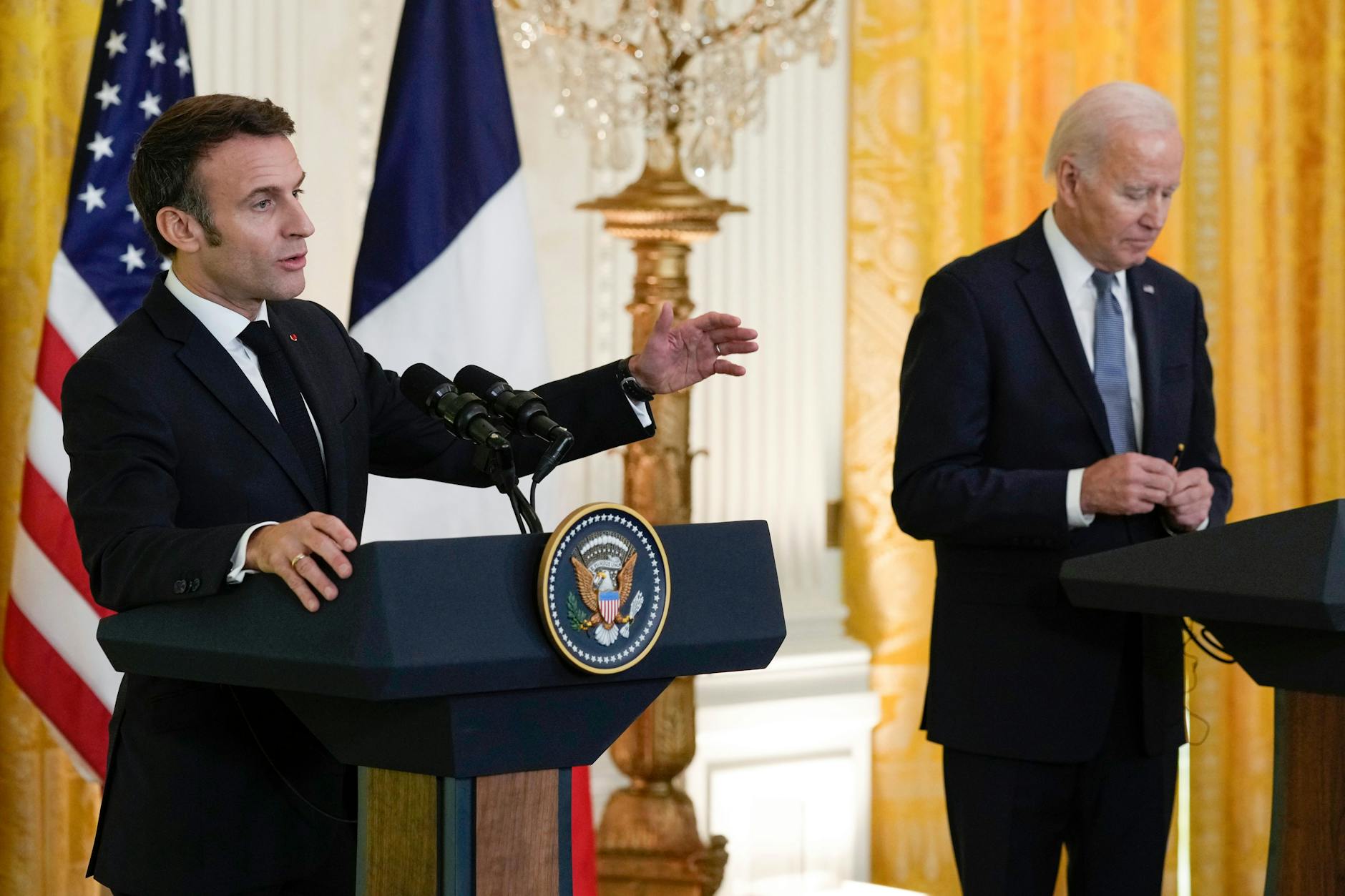 Frankreichs Präsident Emmanuel Macron und US-Präsident Joe Biden während einer Pressekonferenz im Weißen Haus. 
