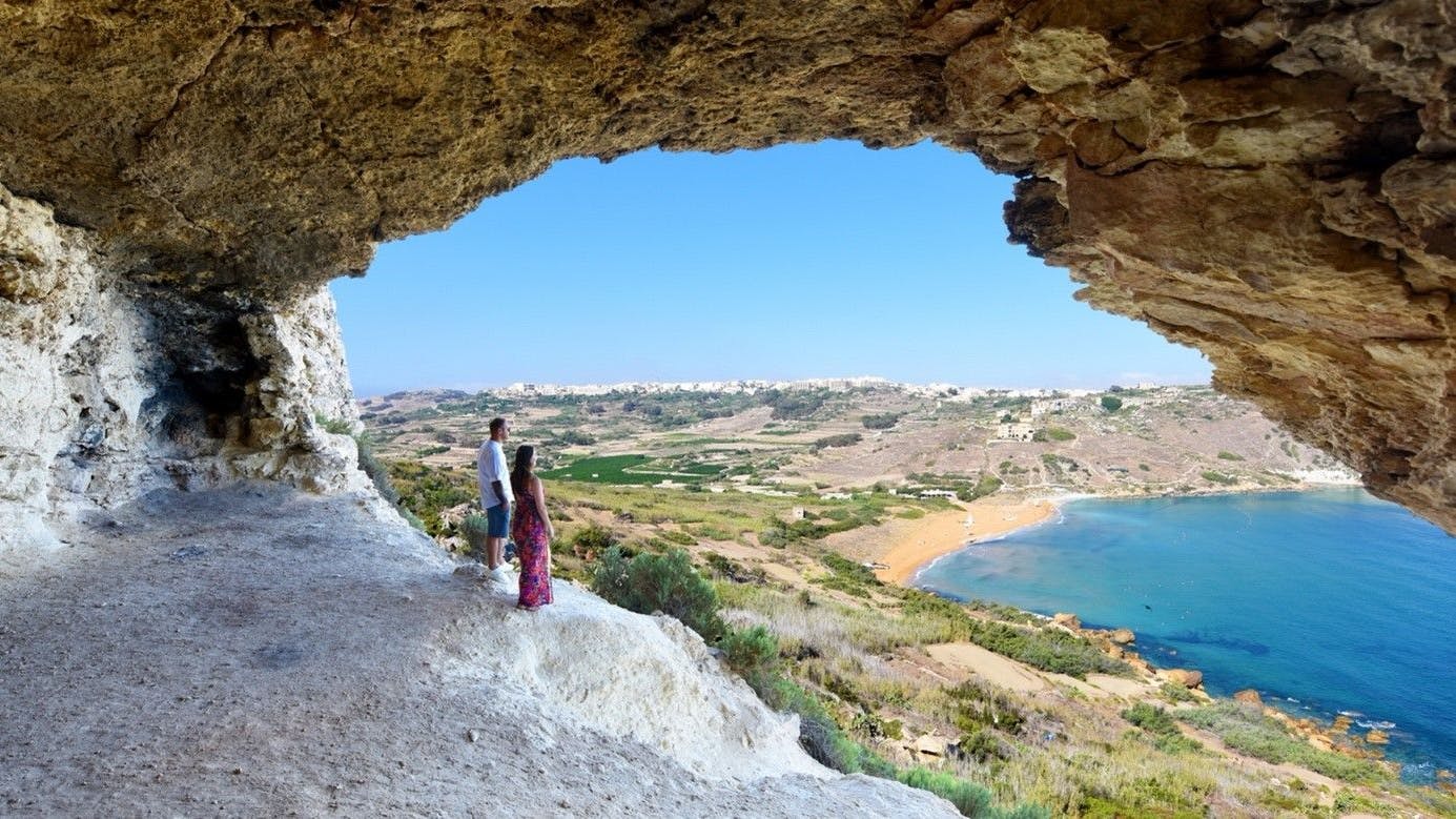 Traumblick über Gozo und Ramla Bay, einem der schönsten Strände in Gozo. Foto: Visit Gozo