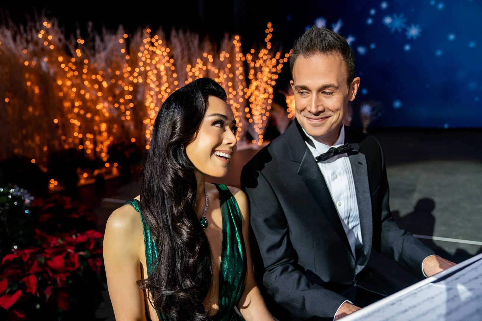 Hach: Sängerin Angelina (Aimee Garcia) und Vater Miguel (Freddie Prinze jr.).