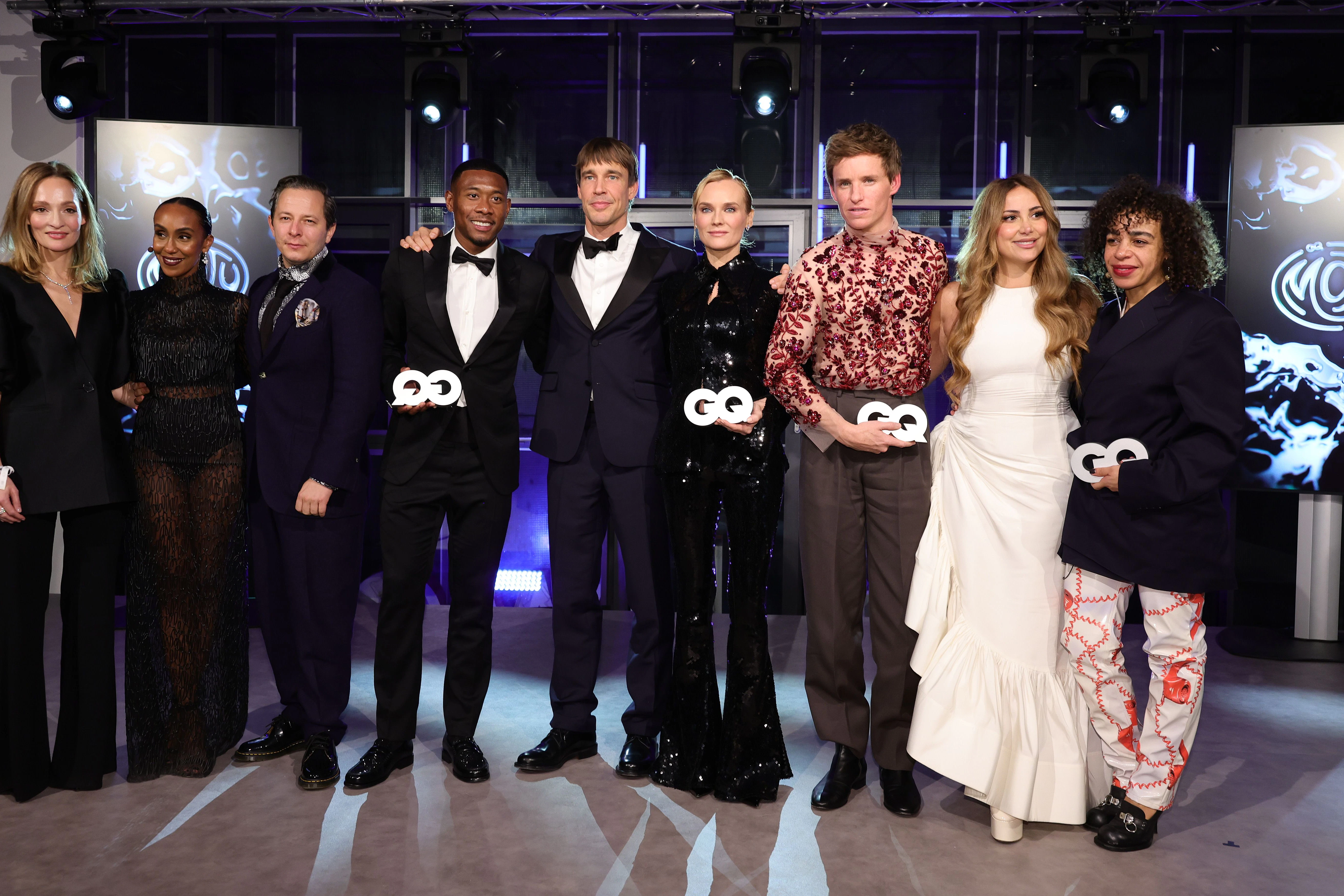 Von links nach rechts: Andrea Latten von Condé Nast, Moderatorin Hadnet Tesfai, Schauspieler Trystan Pütter, David Alaba, Tobias Frericks, Diane Kruger, Eddie Redmayne, Laudatorin Enissa Amani und Martine Rose.