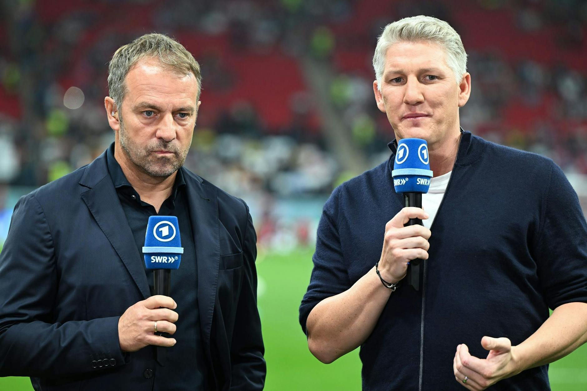 Hansi Flick (l.) und Bastian Schweinsteiger waren nicht einer Meinung.