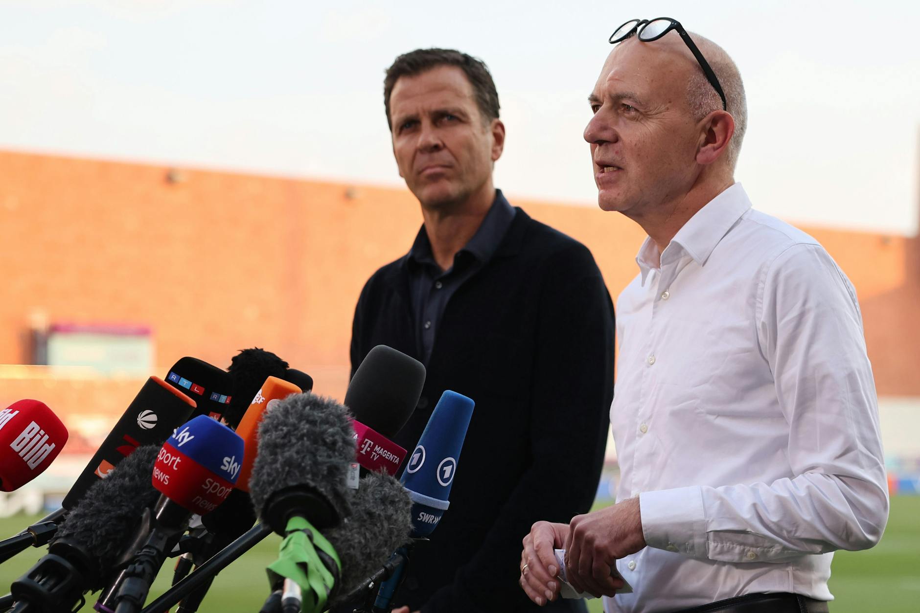 DFB-Geschäftsführer Oliver Bierhoff (l.) und DFB-Präsident Bernd Neuendorf müssen sich erklären.