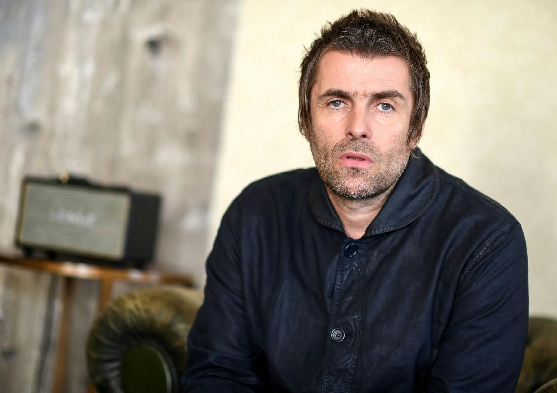 ARCHIV - Wurde gemeinsam mit zwei weiteren Bandmitgliedern festgenommen und musste eine Nacht hinter Gittern verbringen: Liam Gallagher.