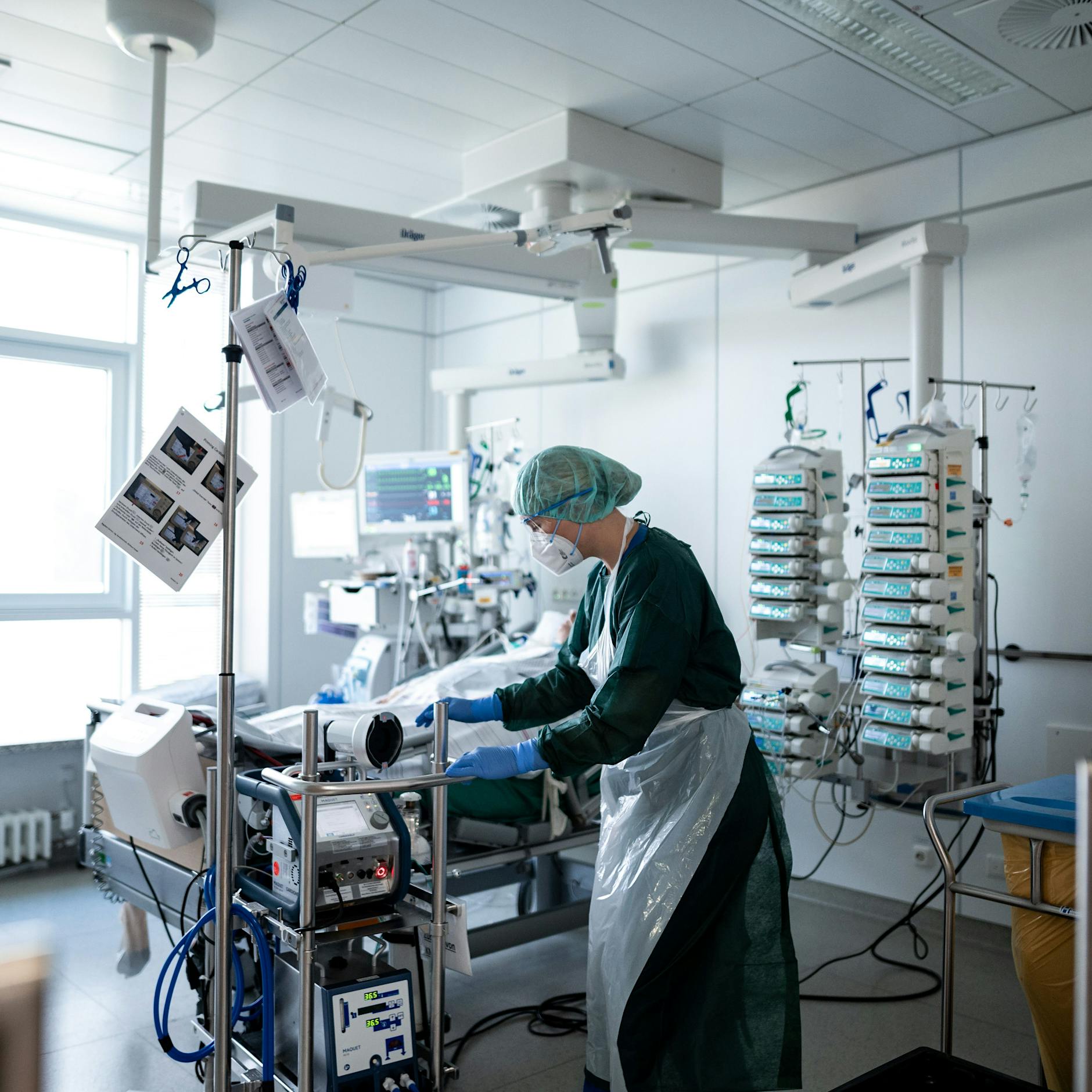 72-Jährige völlig genervt vom Sauerstoffgerät ihrer Bettnachbarin (79) – dann macht sie DAS!