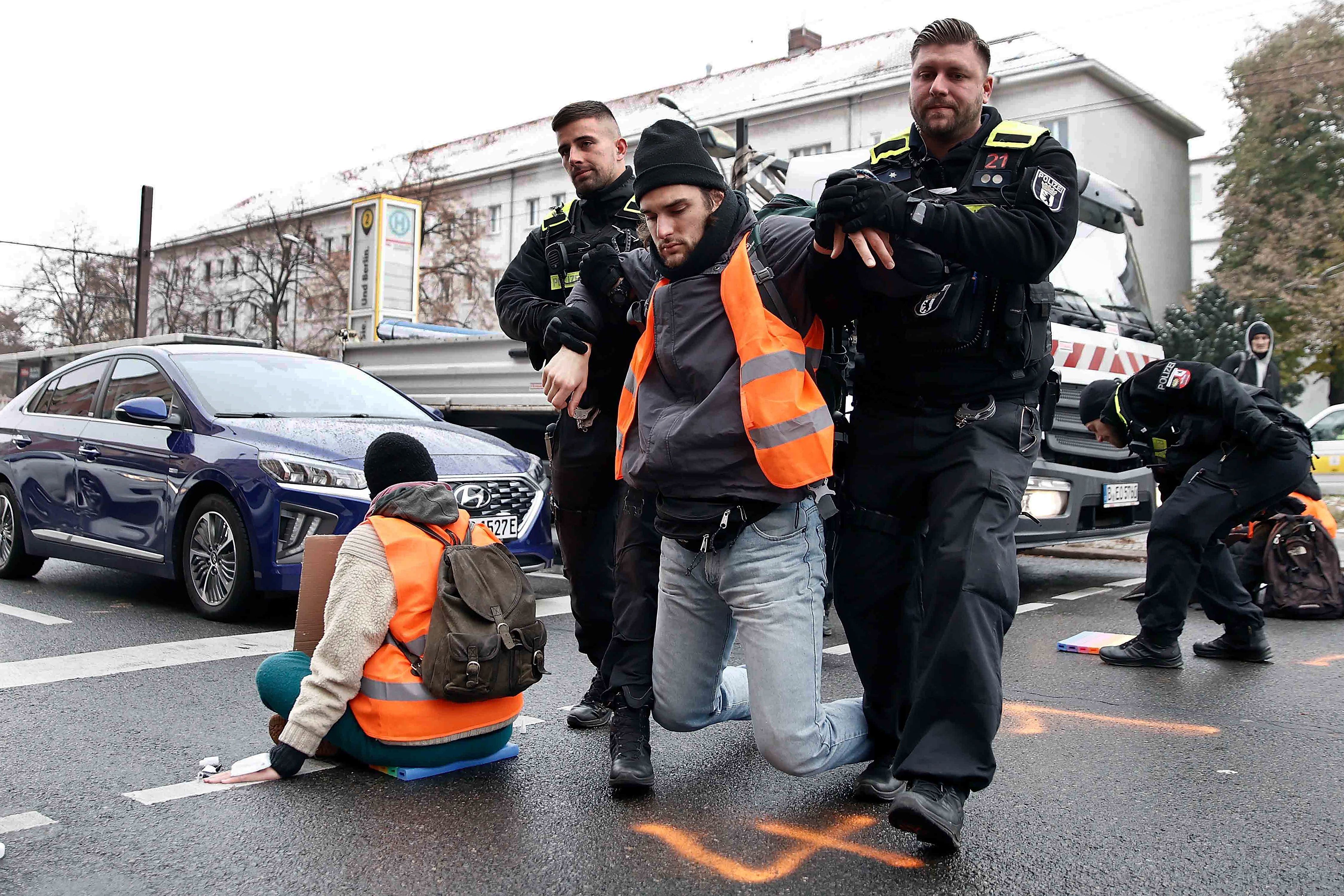 Pause Ist Vorbei: Letzte Generation Will Bald Wieder Straßen In Berlin ...