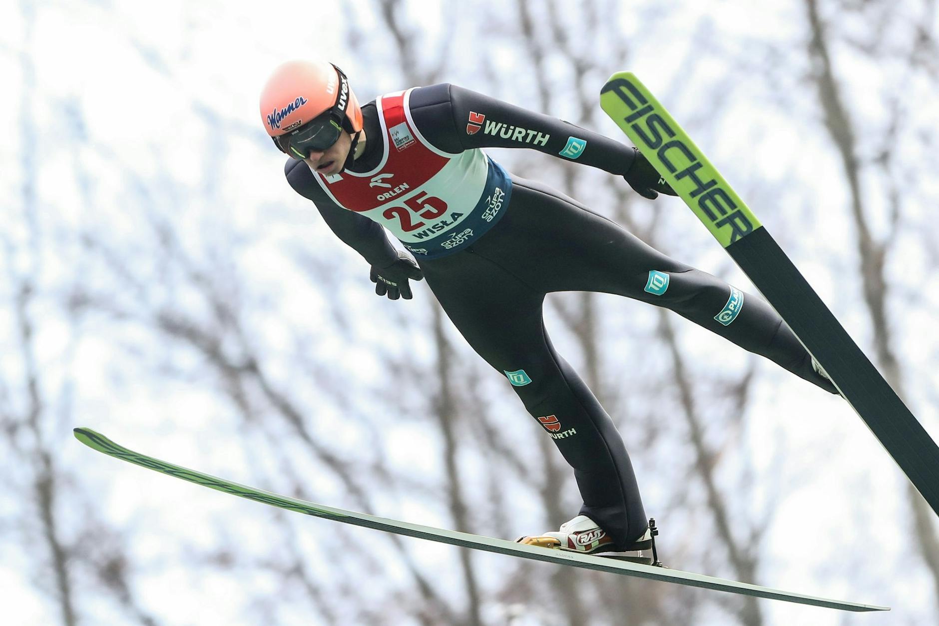ARCHIV - Sprang in Finnland auf Platz sechs: Karl Geiger.