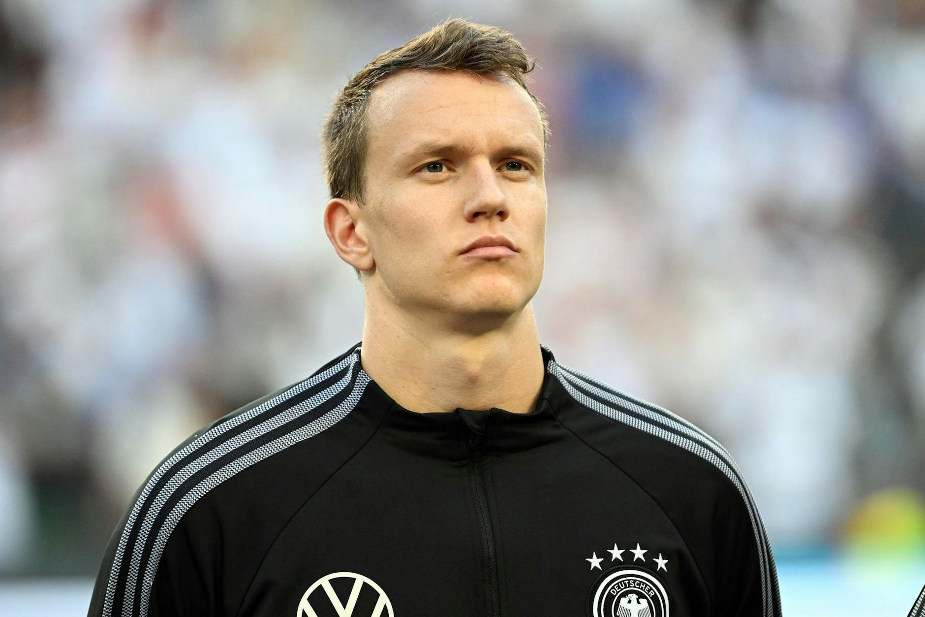 ARCHIV - Wird bei der Pressekonferenz vor dem Spiel gegen Costa Rica neben dem Bundestrainer Platz nehmen: Verteidiger Lukas Klostermann.
