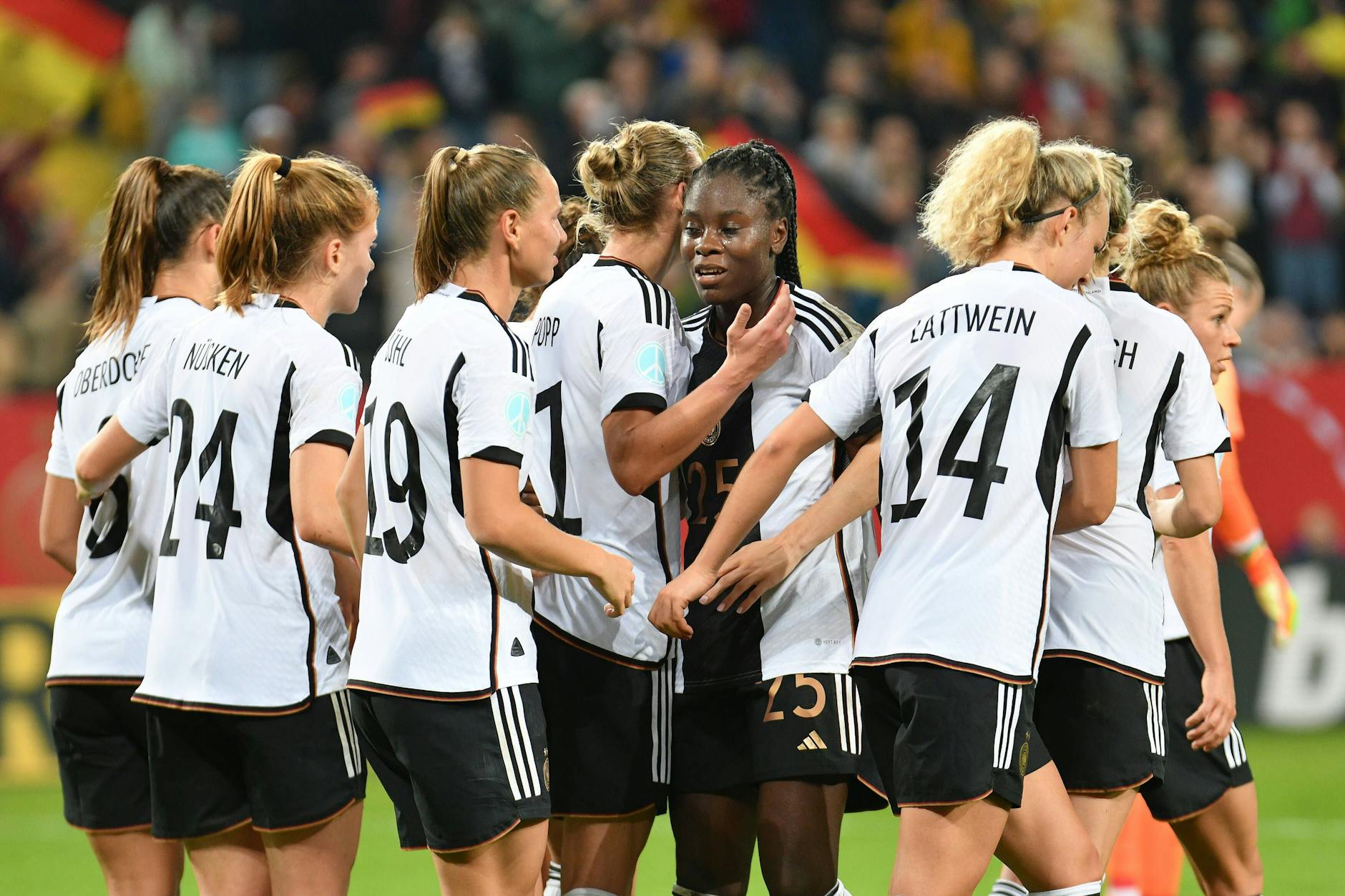 Deutsche Frauen Nationalmannschaft bejubelt das 1:0. Deutschland vs. Frankreich. (Archiv)