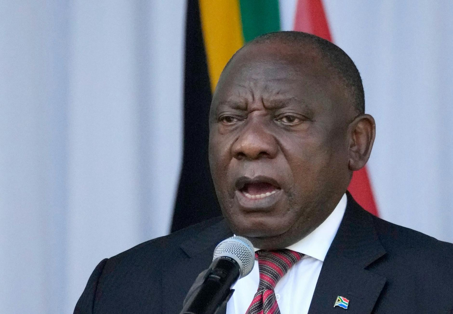 ARCHIV - Südafrikas Präsident Cyril Ramaphosa steht unter Druck.