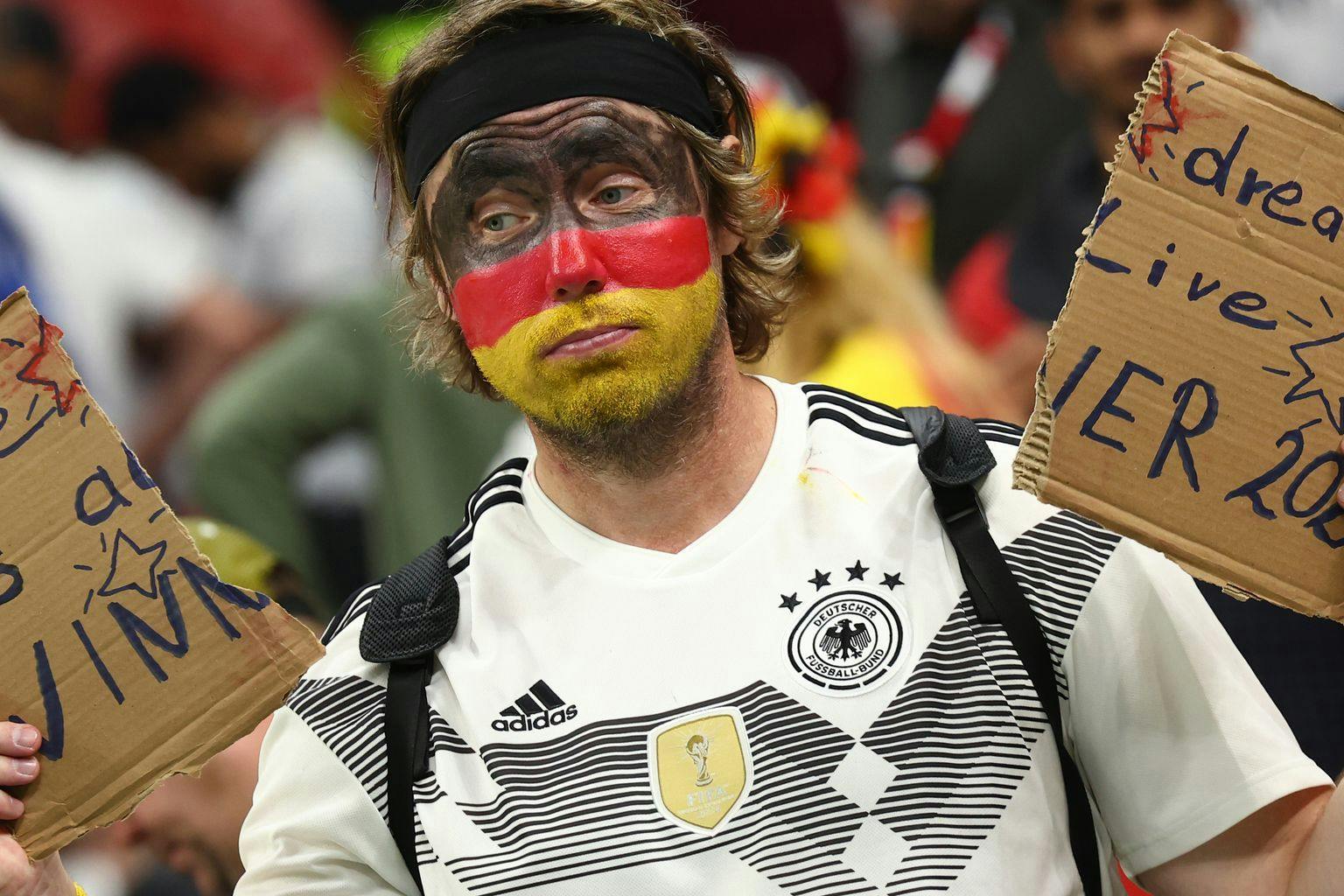Ein Fan in Katar nach dem WM-Aus der deutschen Mannschaft.