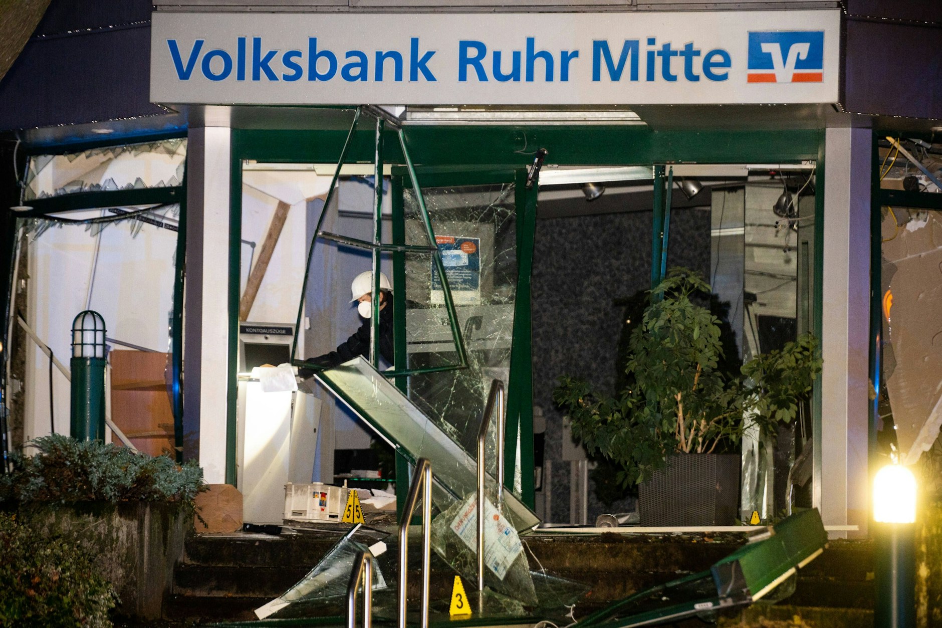 Ein gesprengter Geldautomat kann für großen Schaden sorgen.