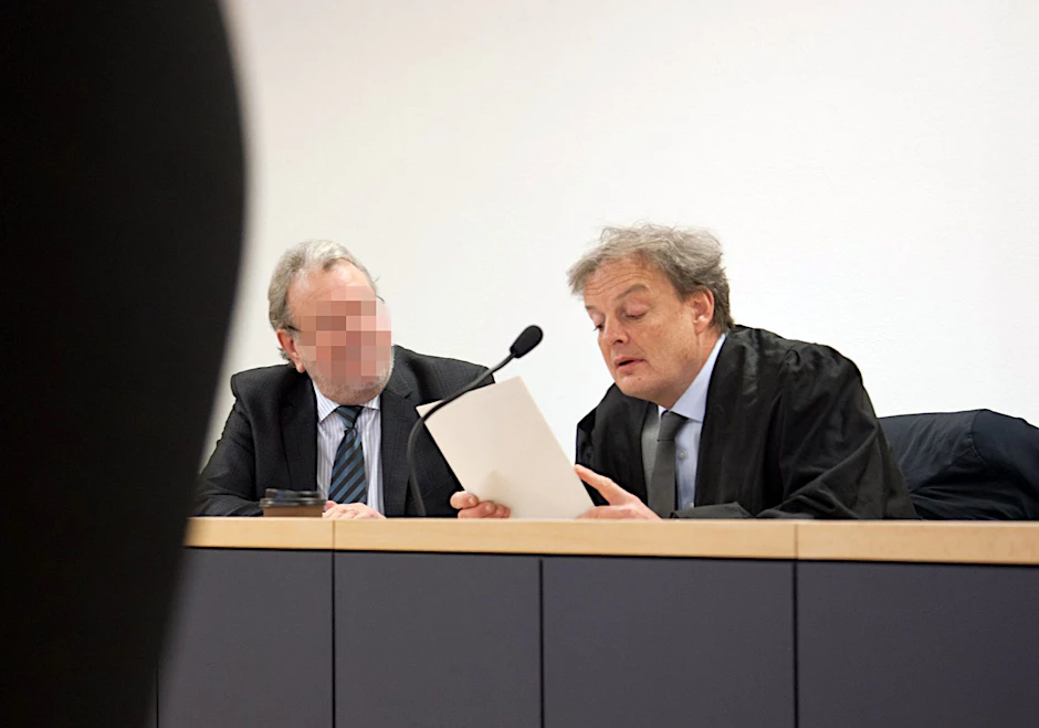 Prozessbeginn gegen korrupten Beamten: Schmiergeld-Übergabe bei Champagner