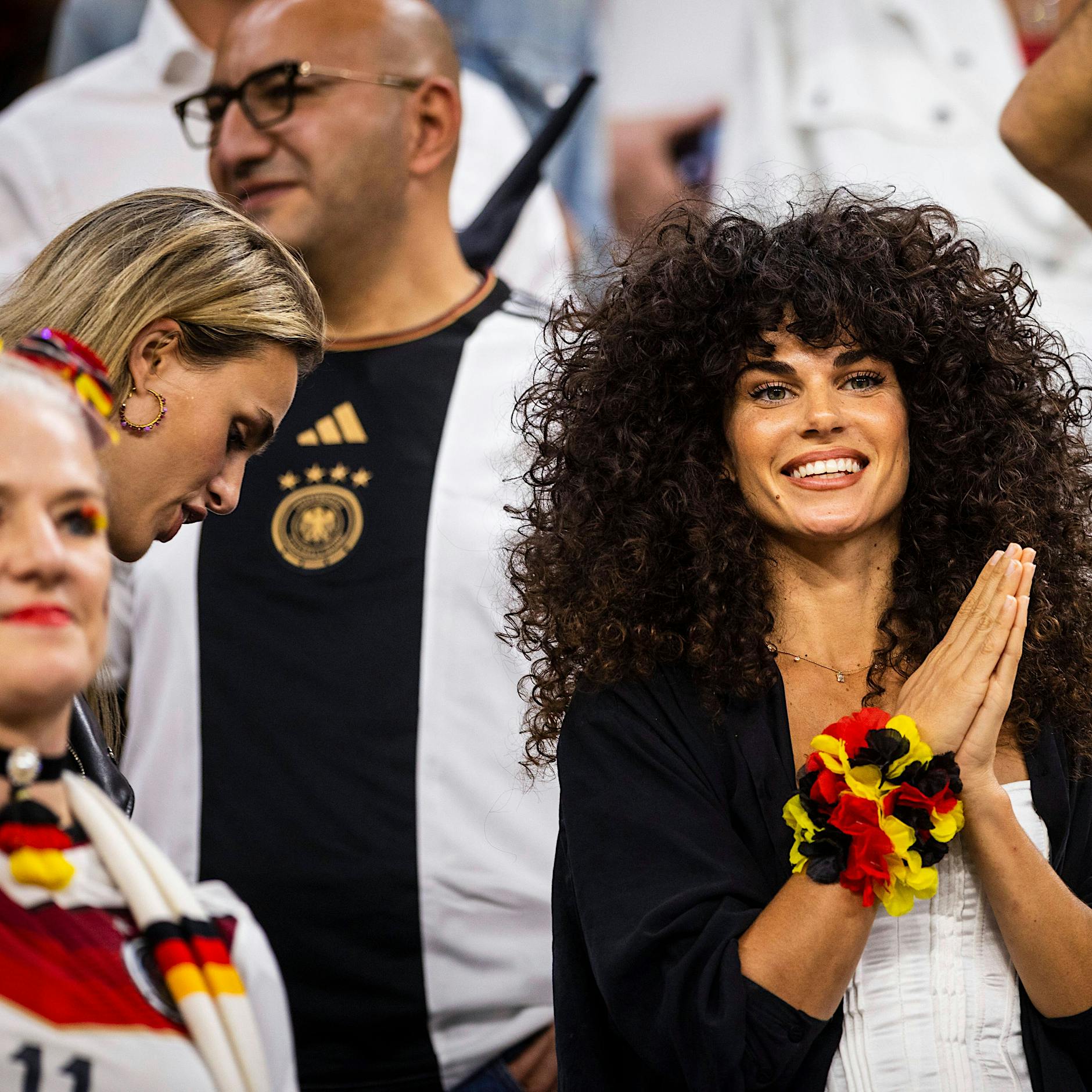 Trubel und Shots in Doha: Eine deutsche Spielerfrau taucht unter, andere gähnen