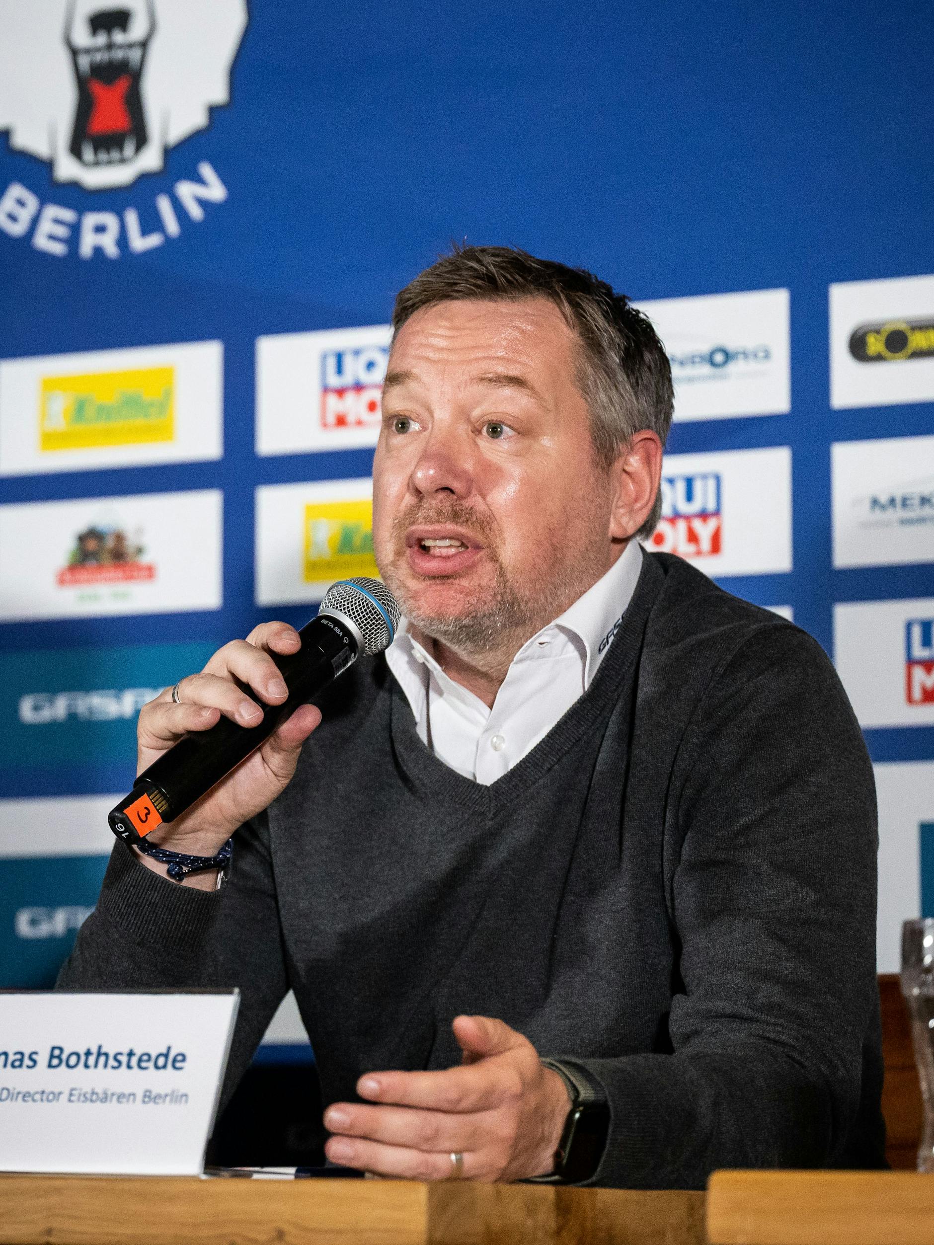 Eisbären-Geschäftsführer Thomas Bothstede hat weiter volles Vertrauen zu Trainer Serge Aubin.