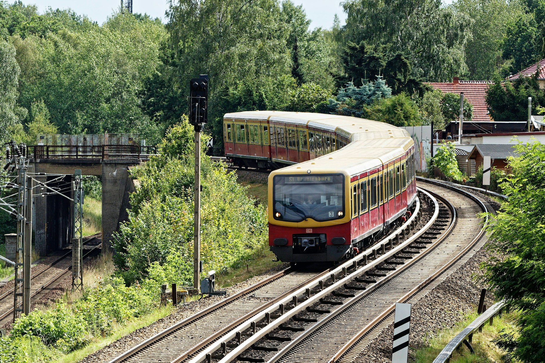 Die S-Bahnlinie S1 wird ab Freitag unterbrochen: Zwischen den Bahnhöfen Schönholz und Waidmannslust wird der S-Bahn-Verkehr eingestellt.