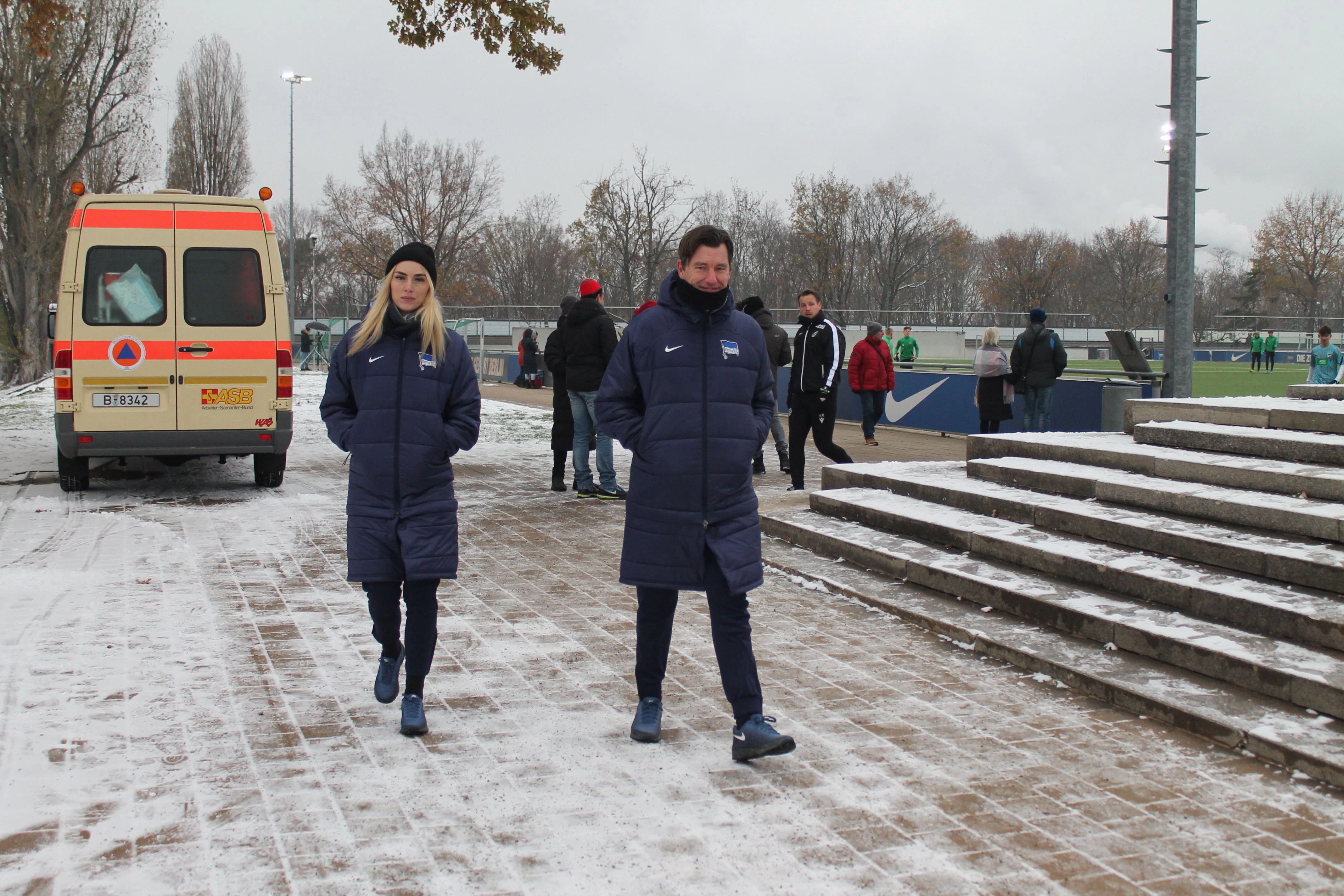 Der frühere Zweitliga-Coach Stephan Schmidt (r.) ist aktuell Trainer von Herthas B-Junioren.