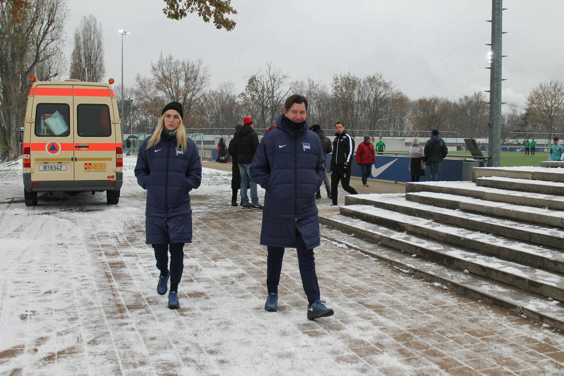 Der frühere Zweitliga-Coach Stephan Schmidt (r.) ist aktuell Trainer von Herthas B-Junioren.