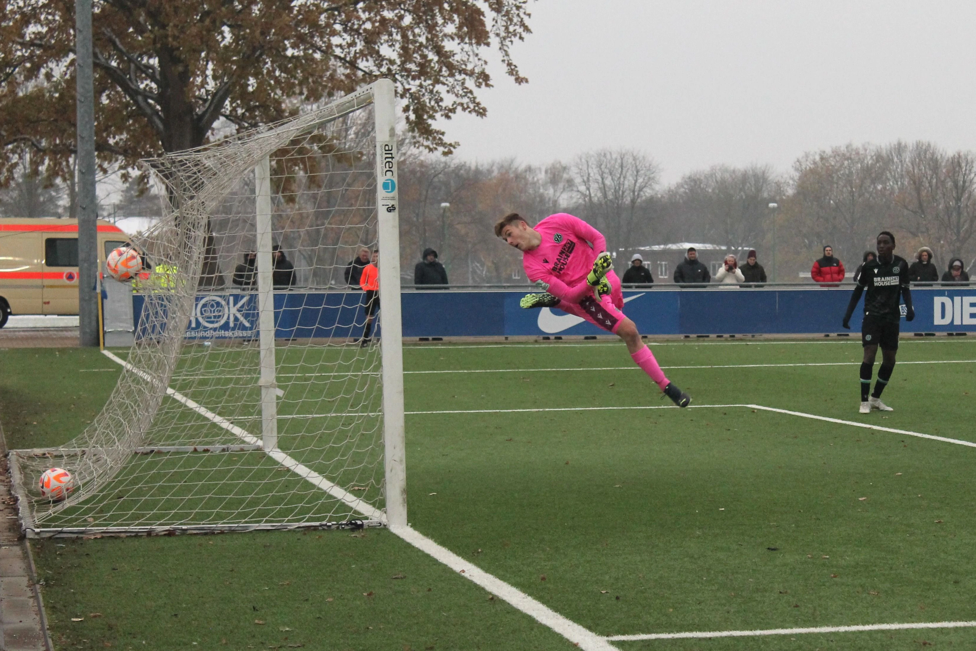 ... und trifft zum 1:0 für die U17 von Hertha BSC.