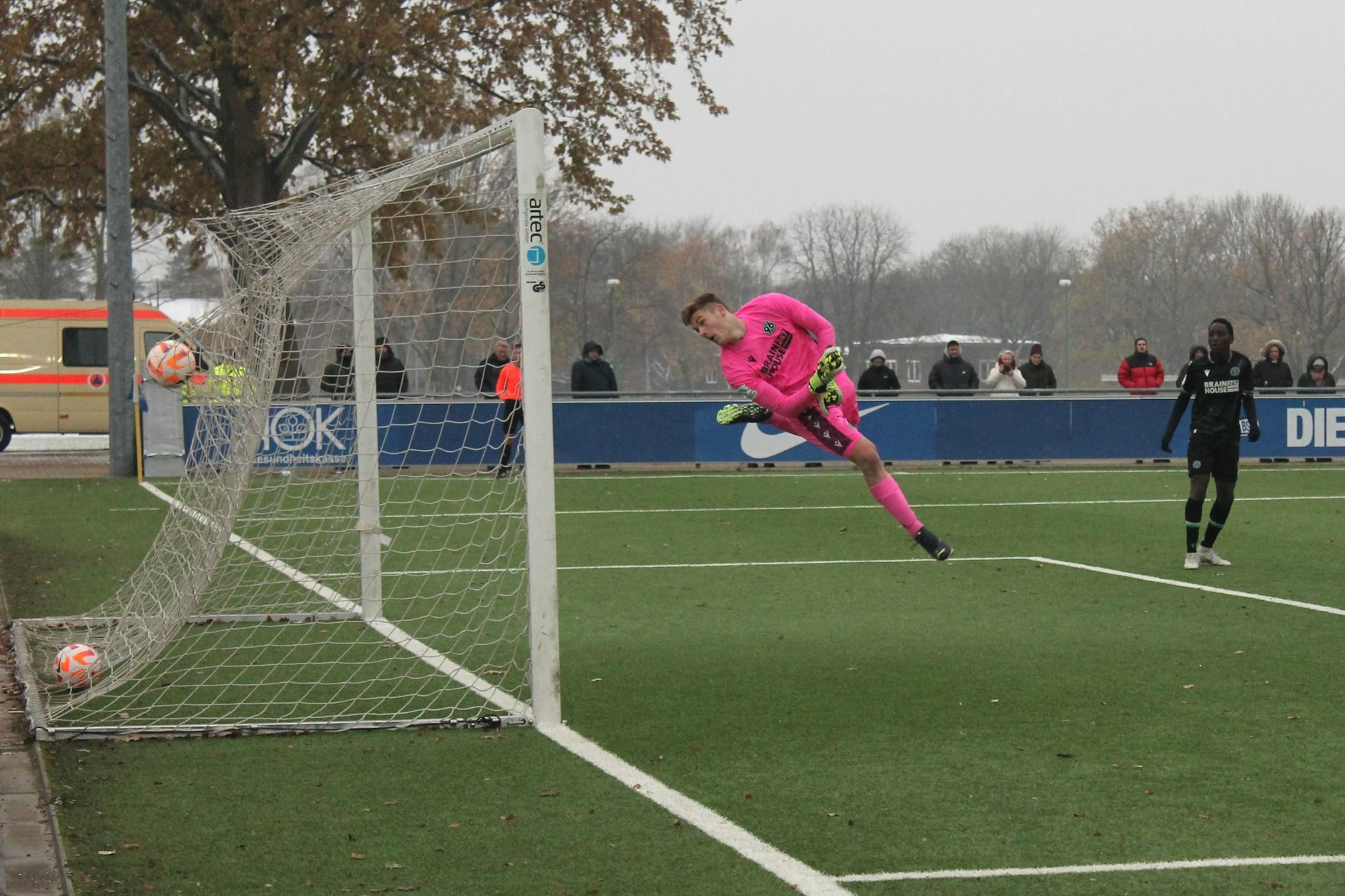 ... und trifft zum 1:0 für die U17 von Hertha BSC.