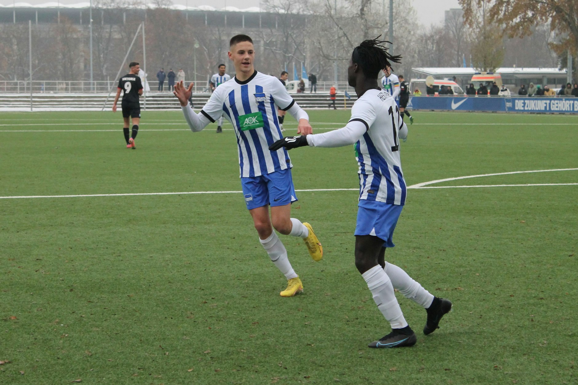 Pepe Pereira Mendes (r.) schnürte für die U19 von Hertha BSC einen Doppelpack, Bence Dardai traf zum 3:0.