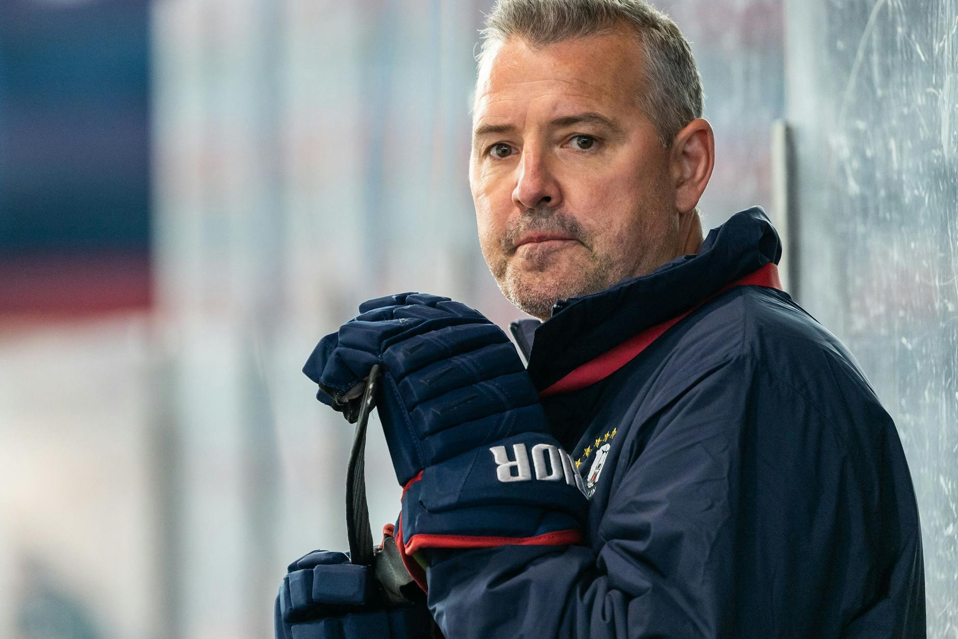Trainer Serge Aubin führte die Eisbären Berlin zu zwei Meistertiteln, jetzt kämpft er gegen die sportliche Talfahrt an.