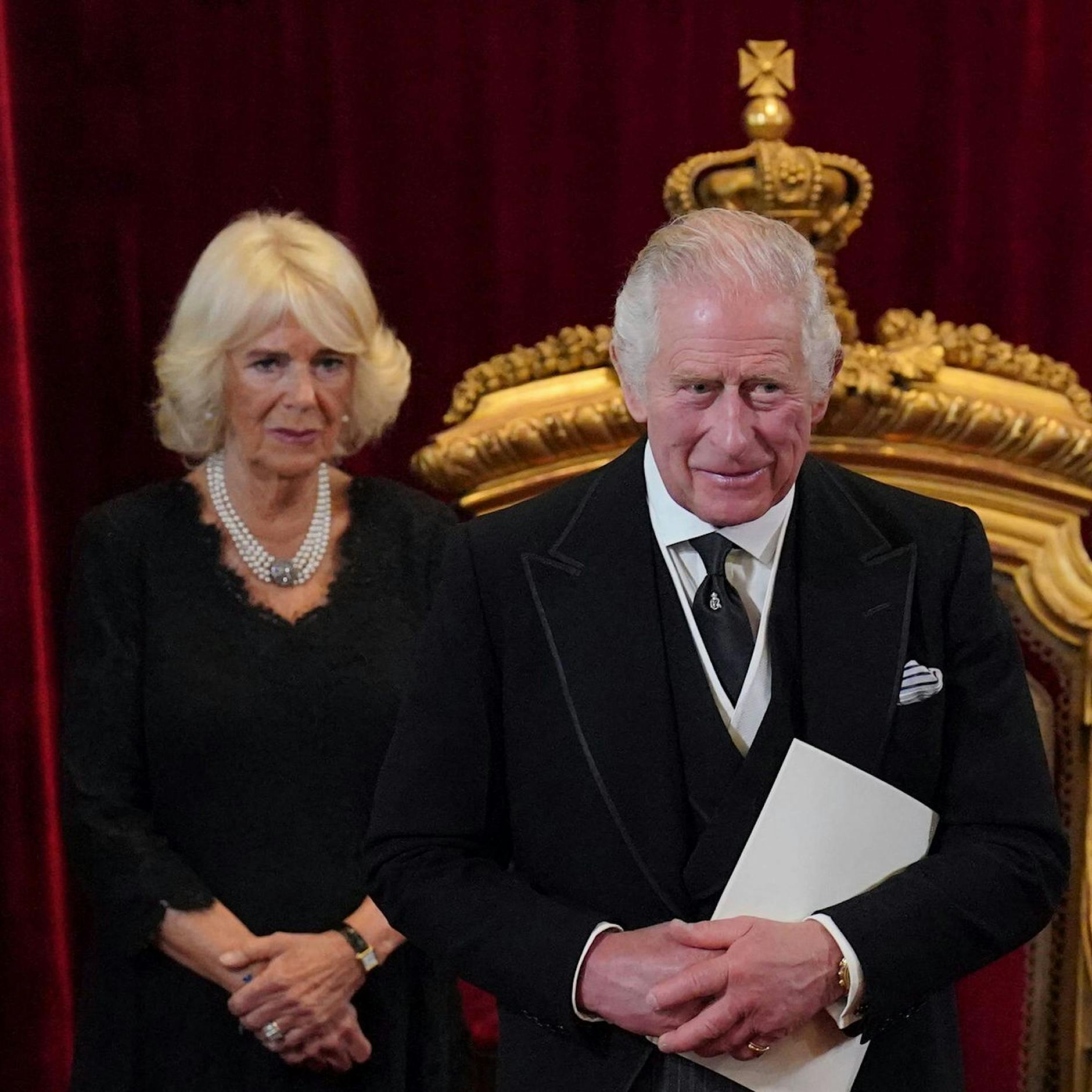 Pikante Enthüllung: Mit dieser Frau soll Charles auch seine Camilla betrogen haben!