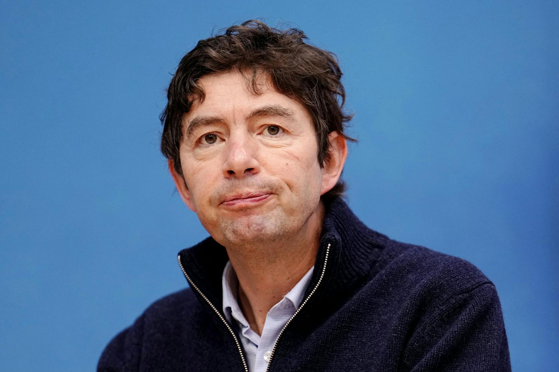 Christian Drosten, Direktor des Instituts für Virologie an der Charité Berlin, wehrt sich gegen Vorwürfe, die Öffentlichkeit getäuscht zu haben.