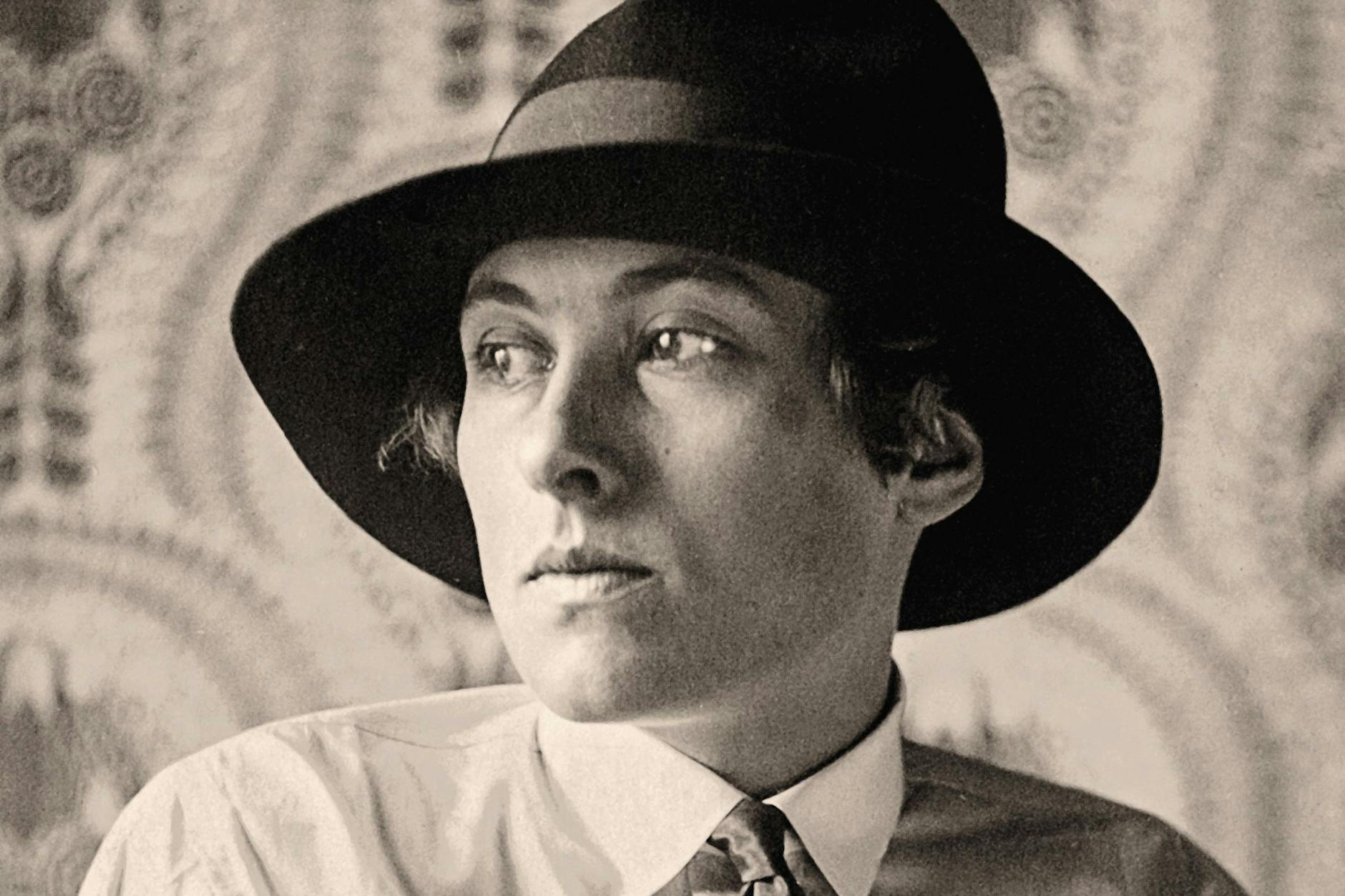 Ruth Andreas Friedrich, nach den Novemberpogromen 1938 beschließt sie, in den Widerstand zu gehen. Und sie beginnt, Tagebuch zu schreiben, um „denen von draußen zu beweisen, dass nicht jeder, der in Deutschland blieb, ein Nazi sei.