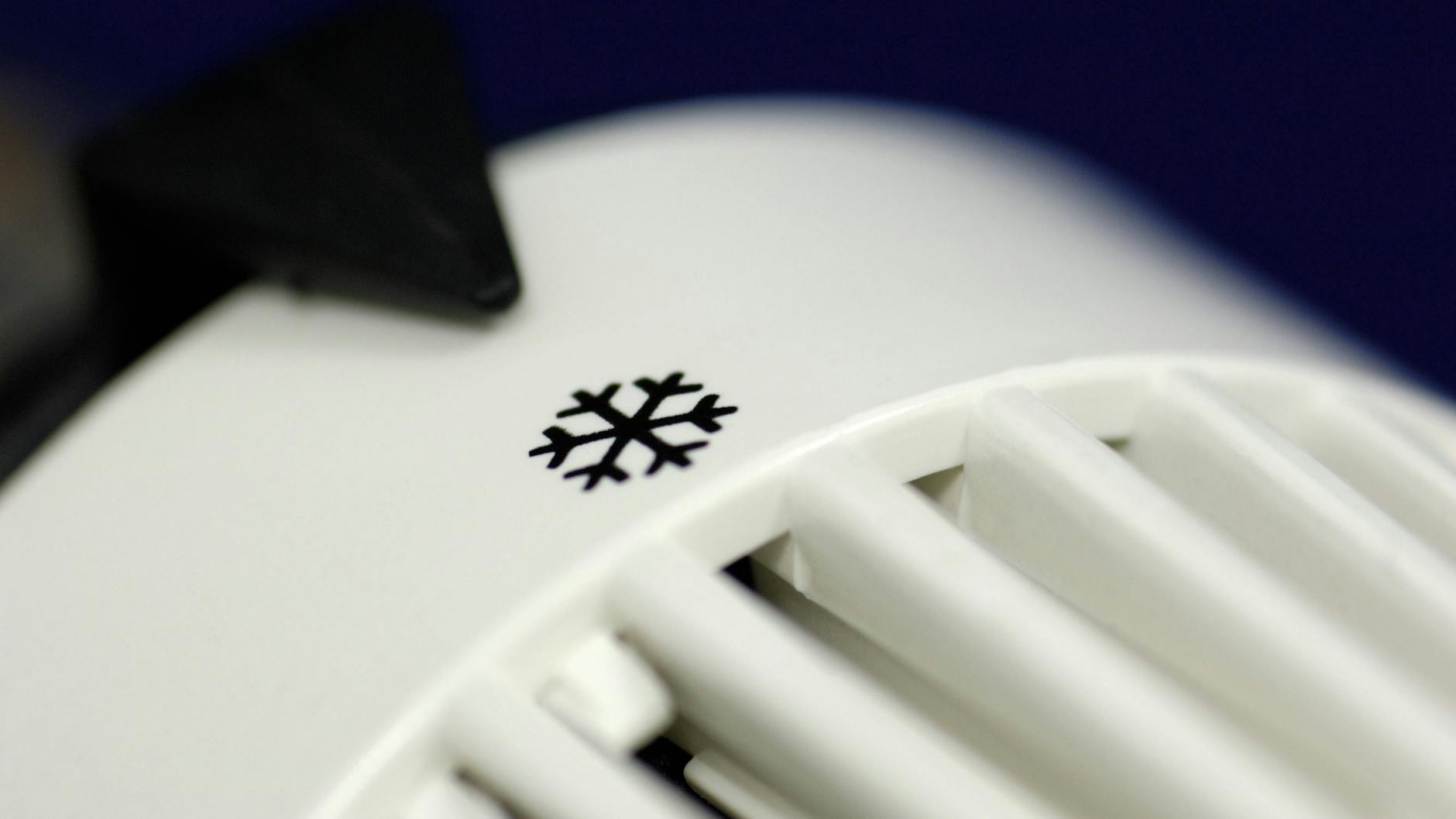 Viele in Deutschland drehen die Heizung ab.