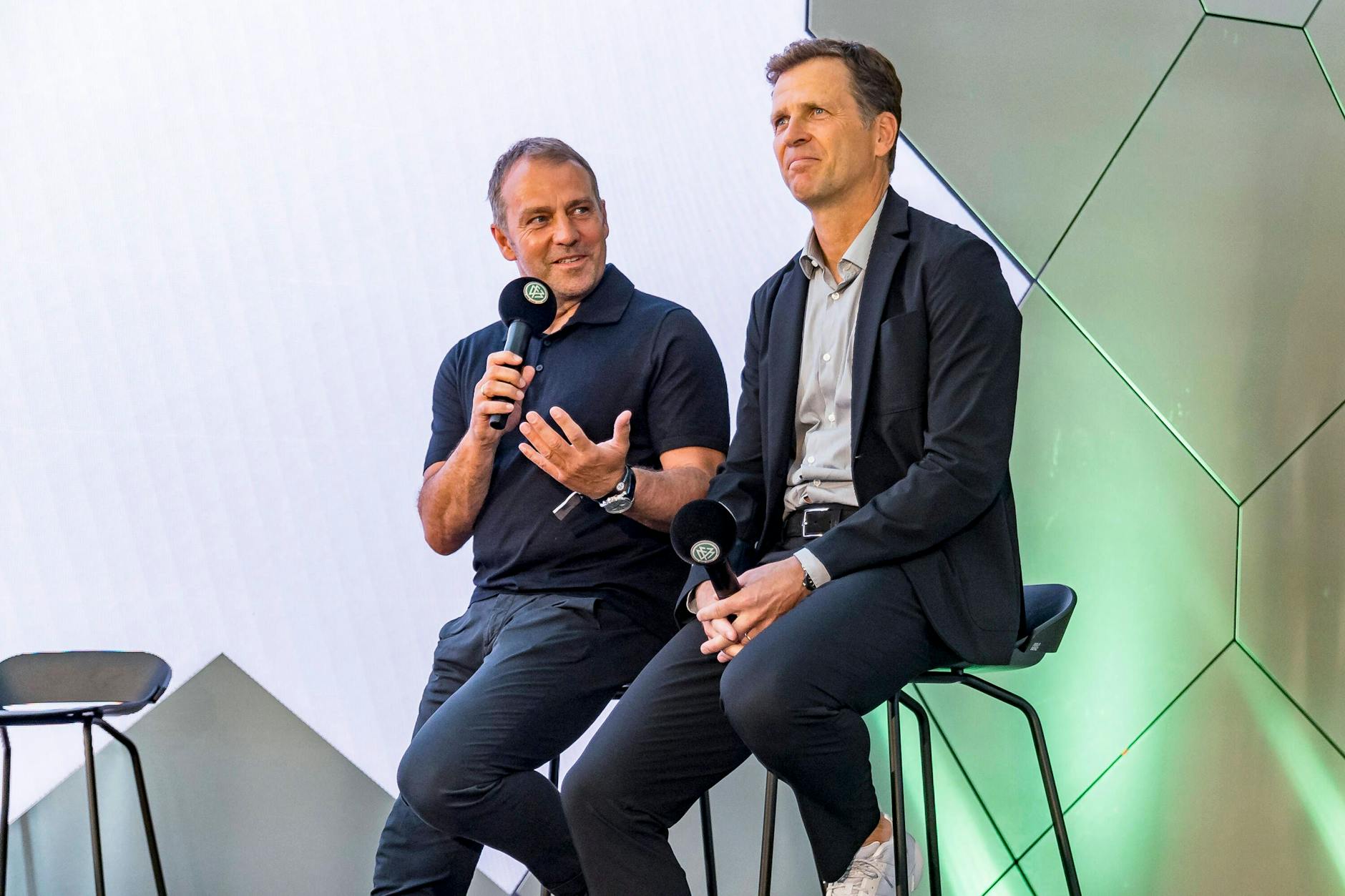 Bundestrainer Hansi Flick und Oliver Bierhoff, hier bei der Eröffnung der DFB-Akademie im Juni, verstehen sich prächtig.
