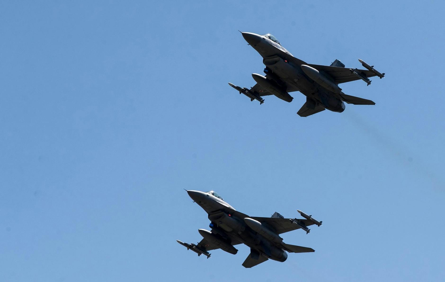 ARCHIV - Das Kampfflugzeug F-16 wird von der US-Firma Lockheed Martin produziert und gilt als Exportschlager.