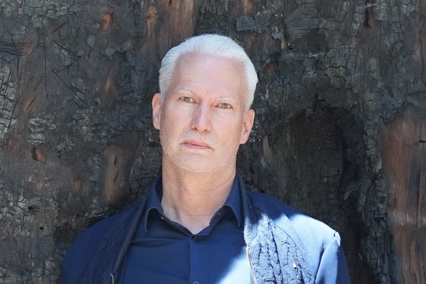 Klaus Biesenbach, zurückgekehrt aus den USA, ist seit Januar 2022 Direktor der Neuen Nationalgalerie. Er war 1992 auch Gründer des Berliner Instituts Kunst-Werke Auguststraße.