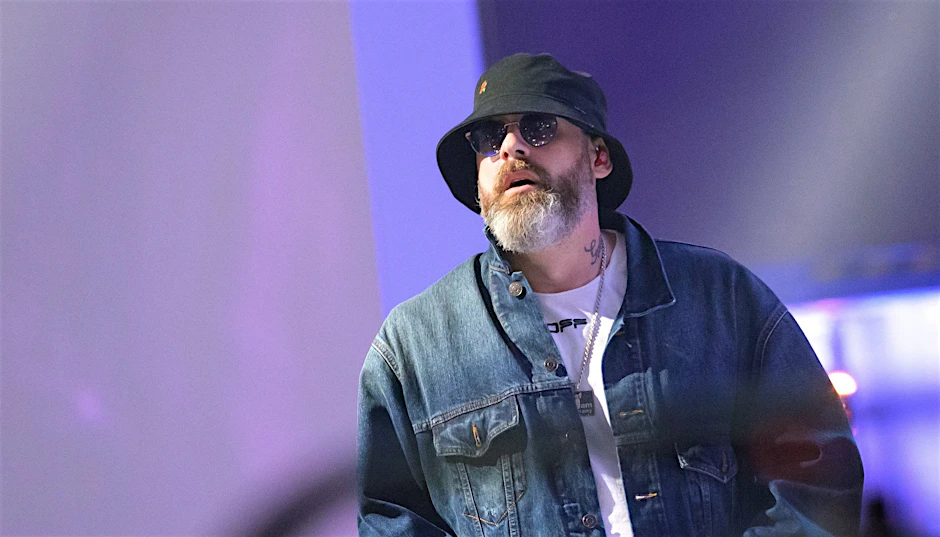 ARCHIV - Rapper Sido bei seinem Überraschungskonzert in Hamburg.  