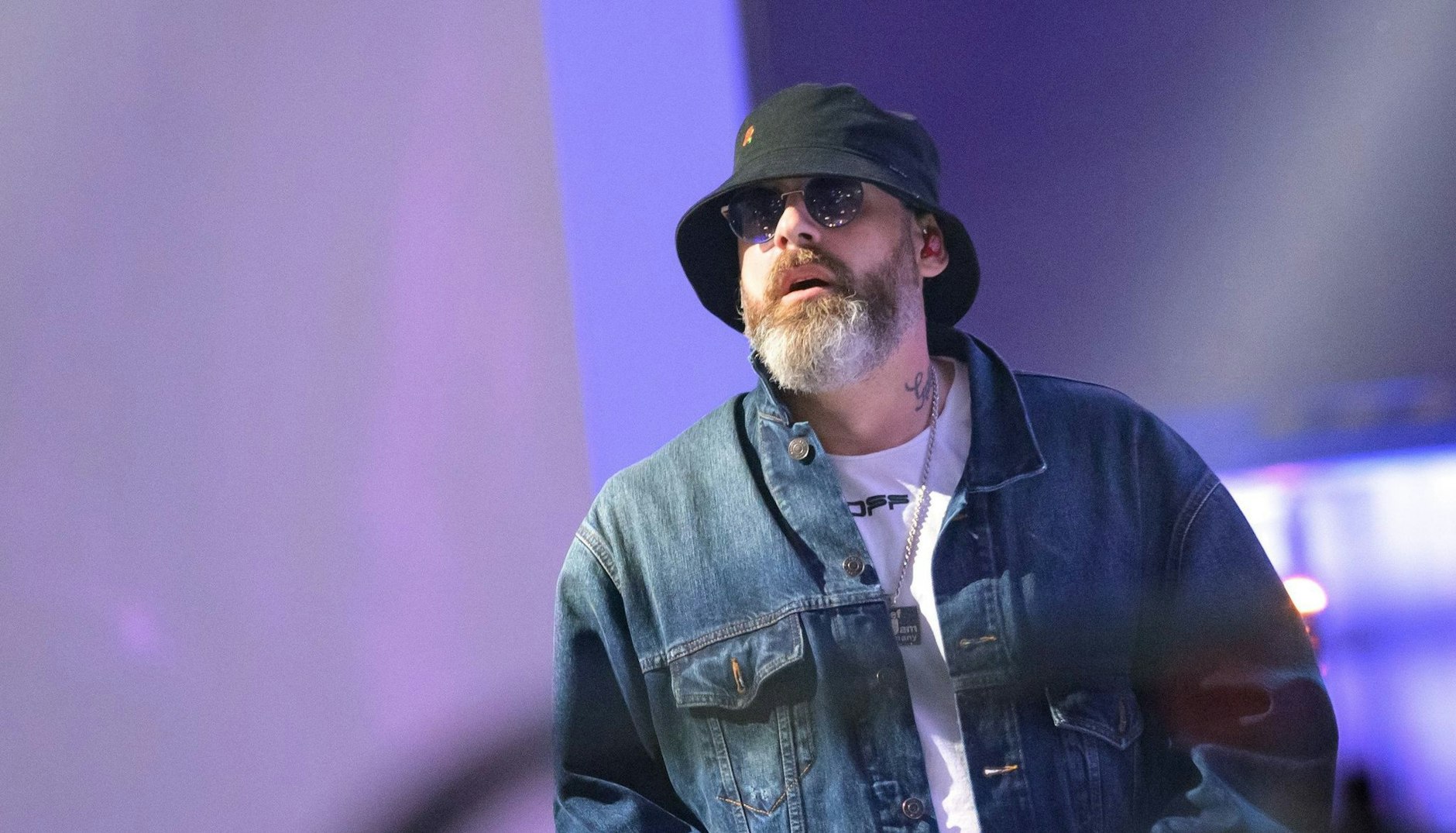 ARCHIV - Rapper Sido bei seinem Überraschungskonzert in Hamburg.  