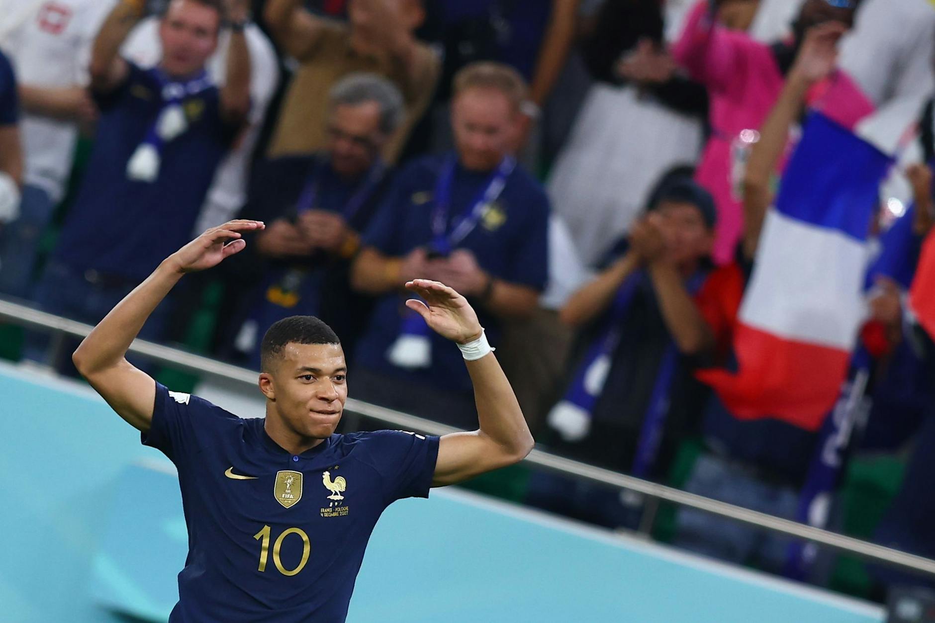 Frankreichs Kylian Mbappe jubelt nach seinem Tor zum 3-0 gegen Polen.