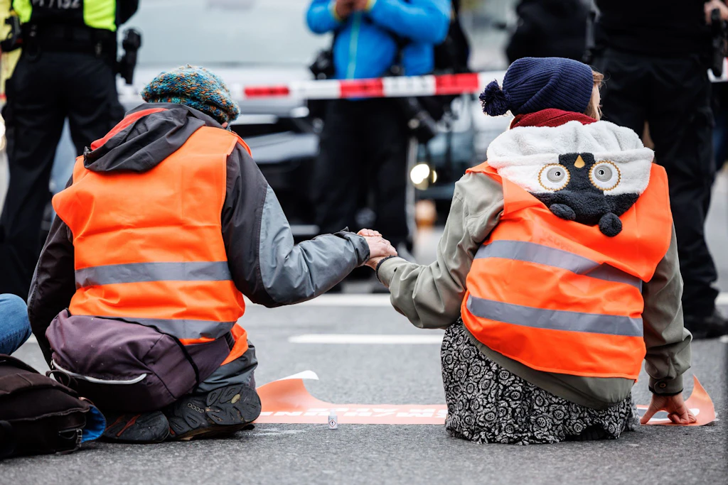 Erneut Blockaden von Klimaaktivisten in Berlin und München
