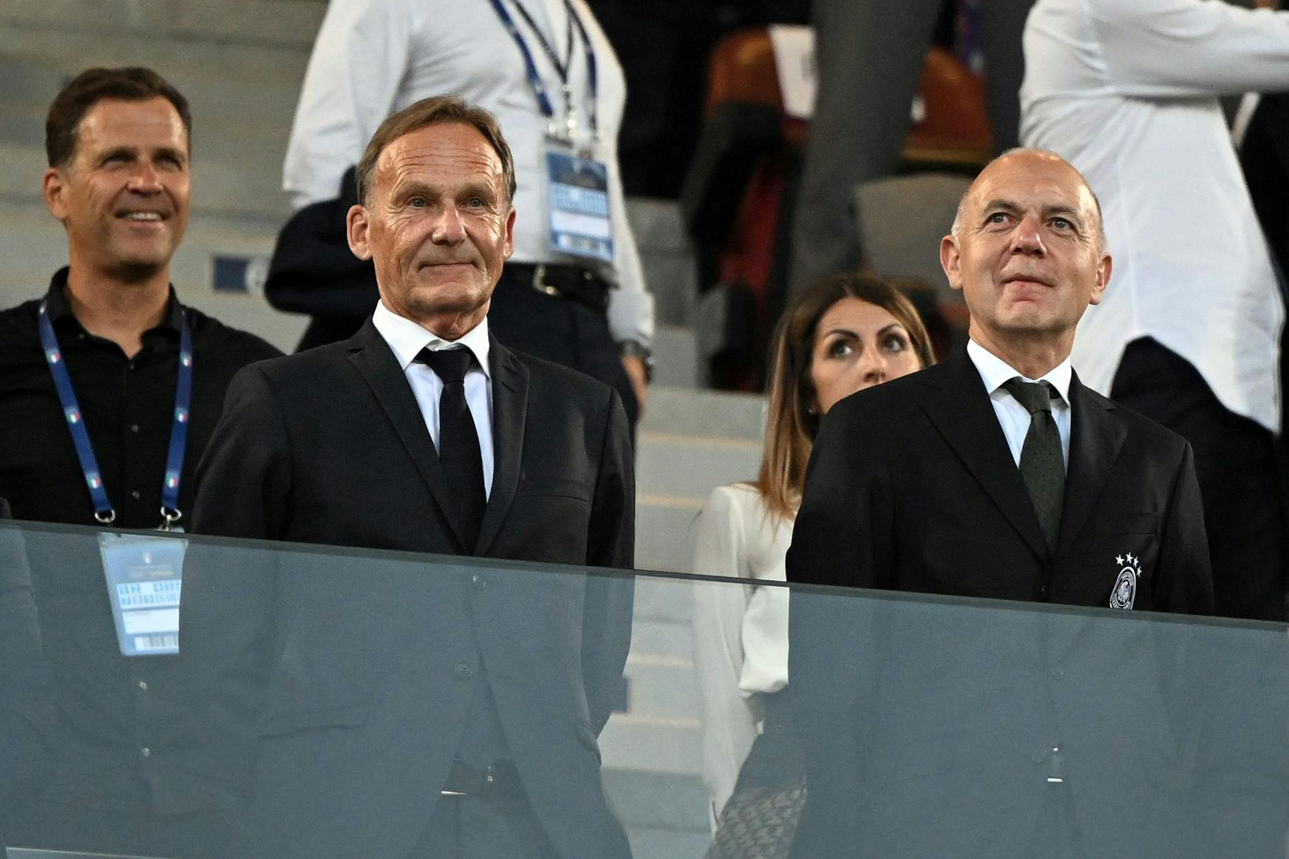 Oliver Bierhoff (l.) ist bereits nicht mehr im Amt – DFB-Präsident Bernd Neuendorf (r.) und sein Stellvertreter Hans-Joachim Watzke (2. v. l.) haben aber noch weitere personelle Entscheidungen zu treffen.
