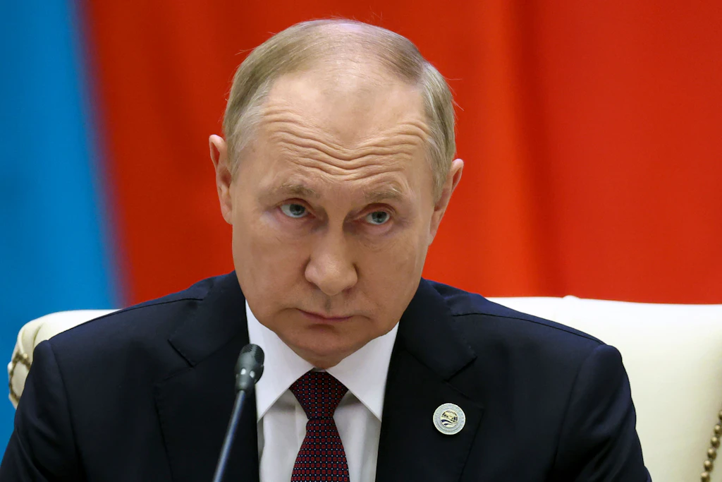 Video: War Putin betrunken, fiel er sogar die Treppe runter?