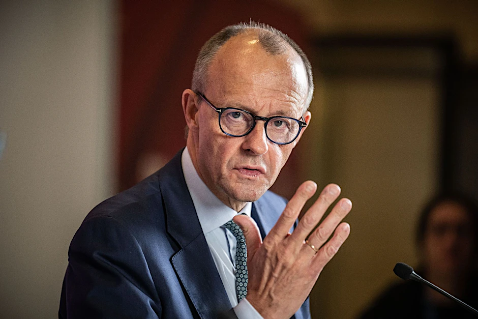 CDU-Chef Friedrich Merz vor einer Sitzung seiner Fraktion im Bundestag.  