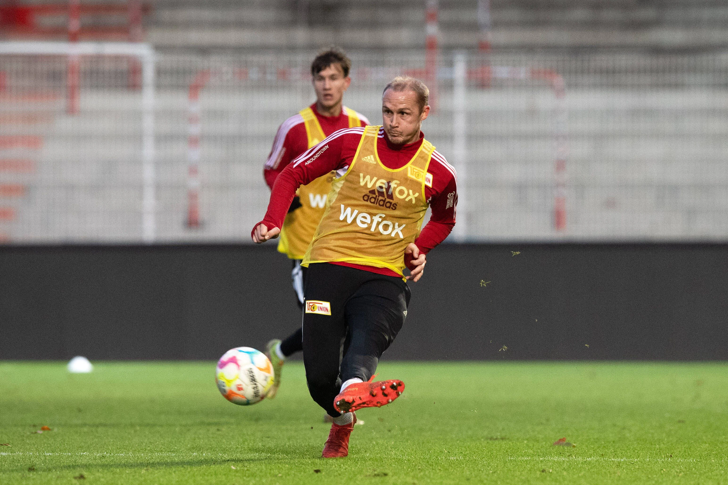 Sven Michel (r.) traute sich viel zu und spielte immer wieder Schnittstellen-Pässe.
