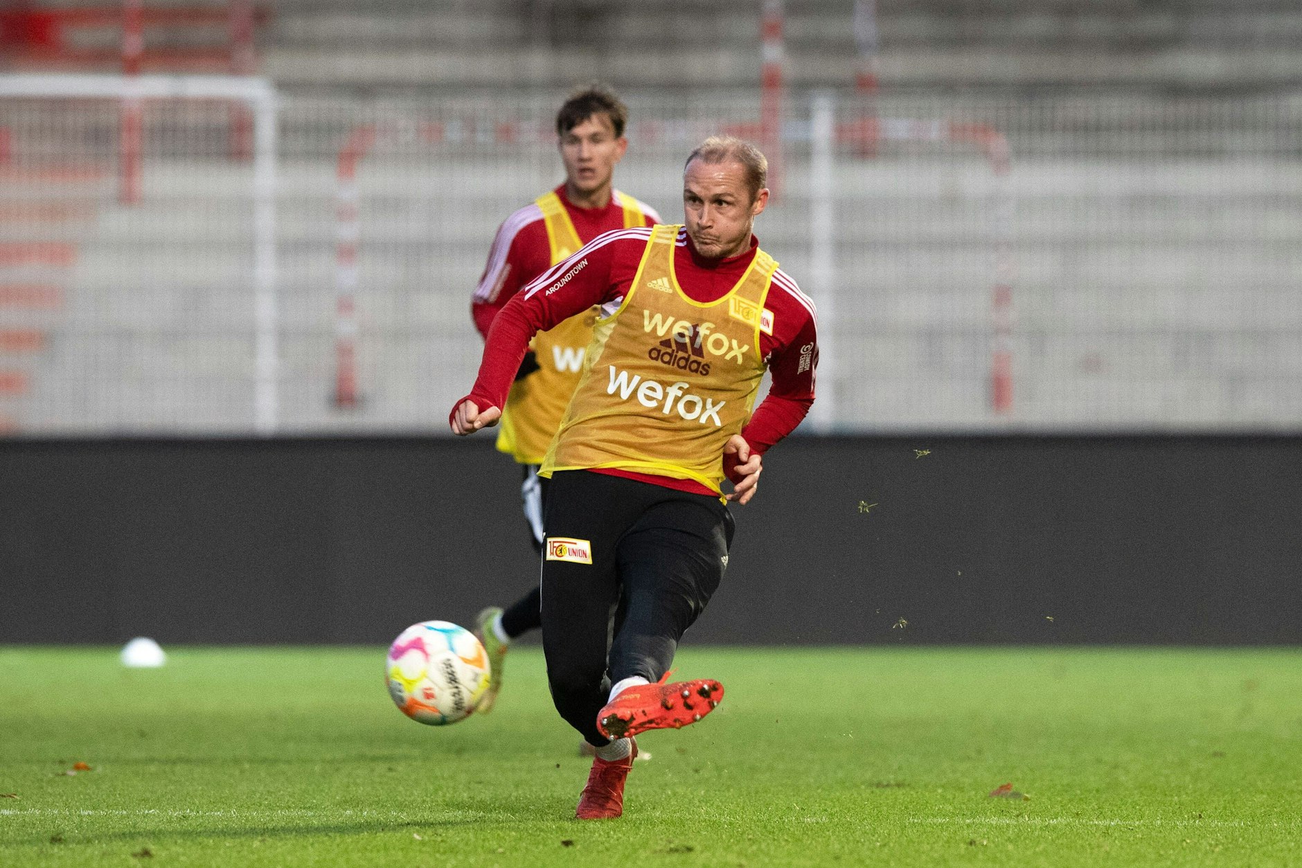 Sven Michel (r.) traute sich viel zu und spielte immer wieder Schnittstellen-Pässe.