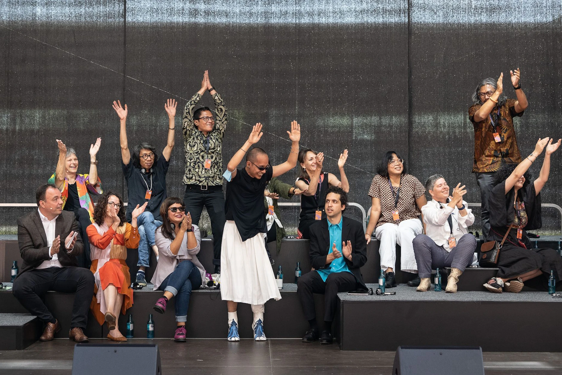 ARCHIV - Mitglieder des indonesischen Kunstkollektivs Ruangrupa bei der Eröffnung der documenta.  