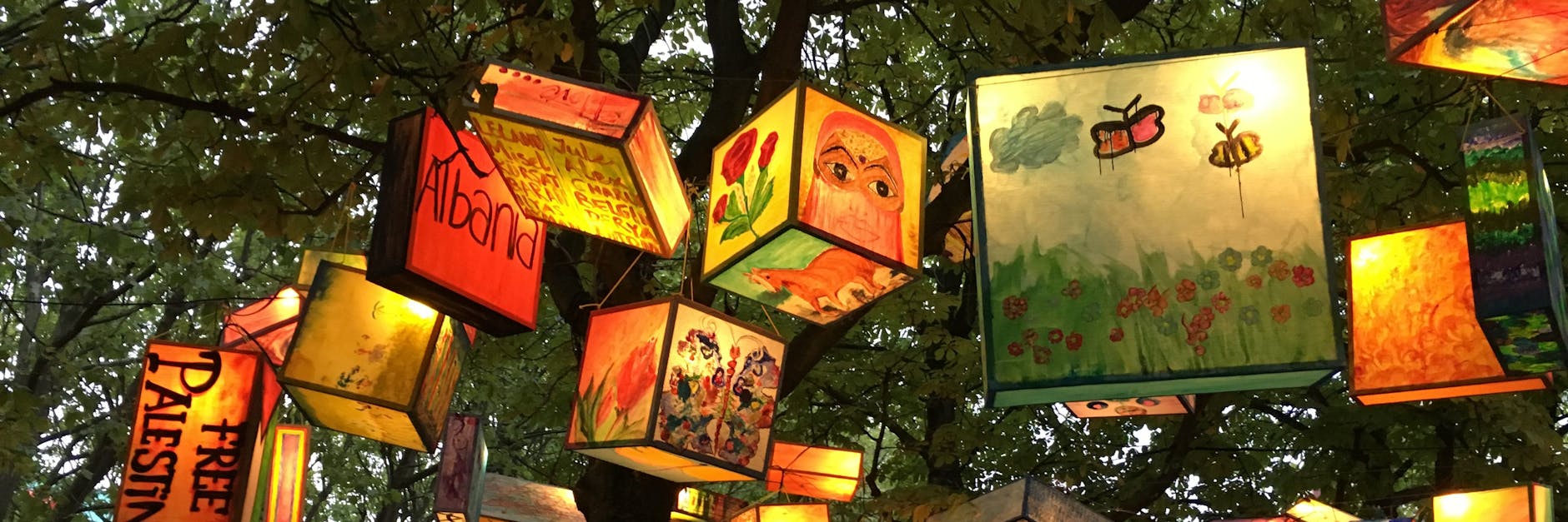 Solche Laternen – allerdings mit Union-Motiven – werden die Profis des 1. FC Union am Montag in einer Berliner Schule basteln.