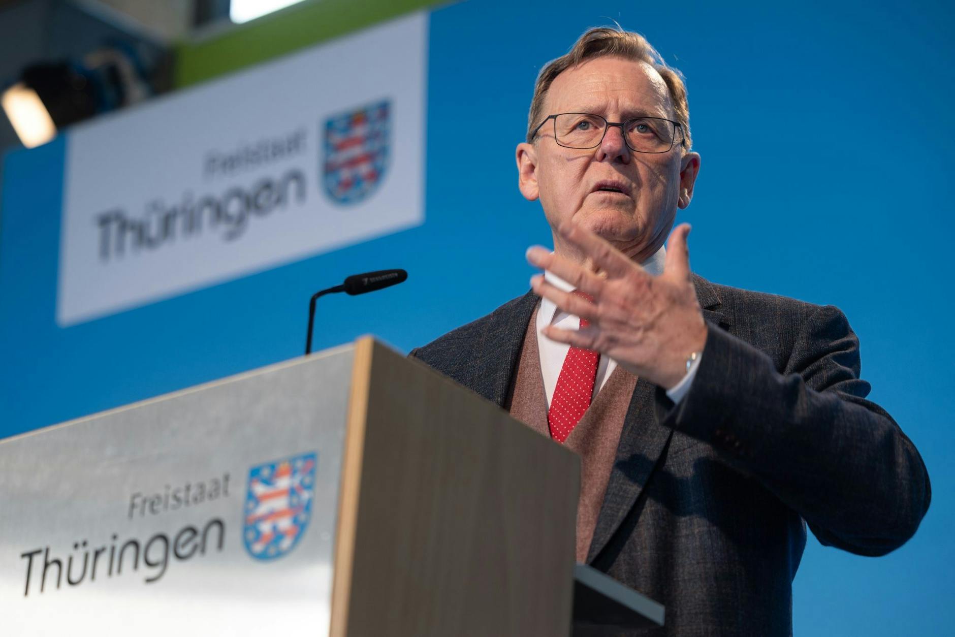 Bodo Ramelow spricht bei einer Regierungsmedienkonferenz. dpa
