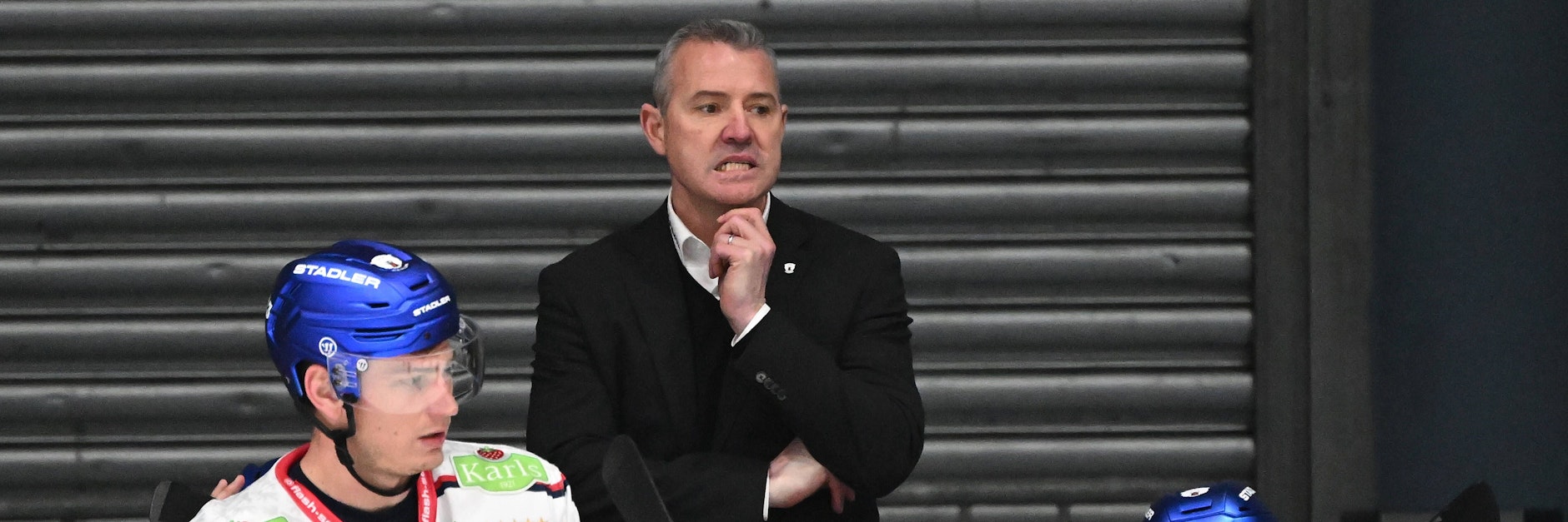 Sichtlich mitgenommen: Eisbären-Trainer Serge Aubin.