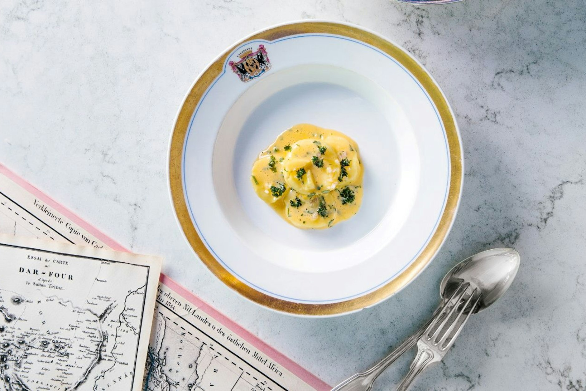 Mit Essig und Ei: „Kartoffeln Semilasso“, eines der historischen Pückler-Rezepte, die Küchenchef Tim Sillack modernisiert hat.&nbsp;